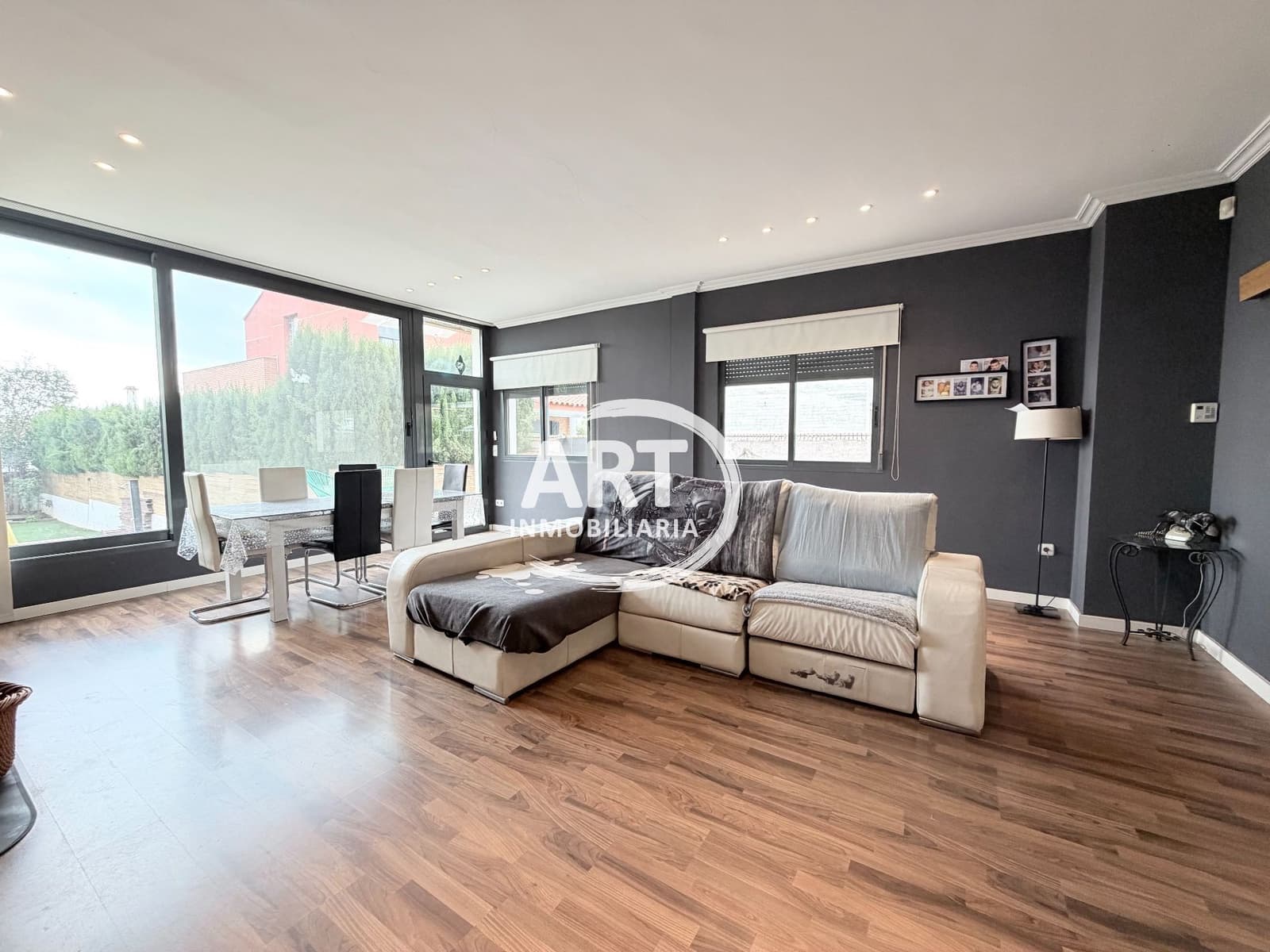 4 bedroom Villa for sale in Chiva with garage - € 595,000 (Ref: 9700429)