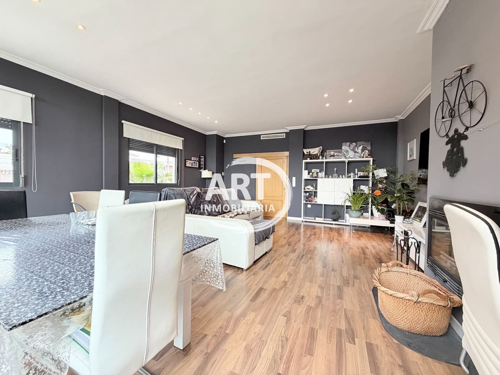 4 bedroom Villa for sale in Chiva with garage - € 595,000 (Ref: 9700429)