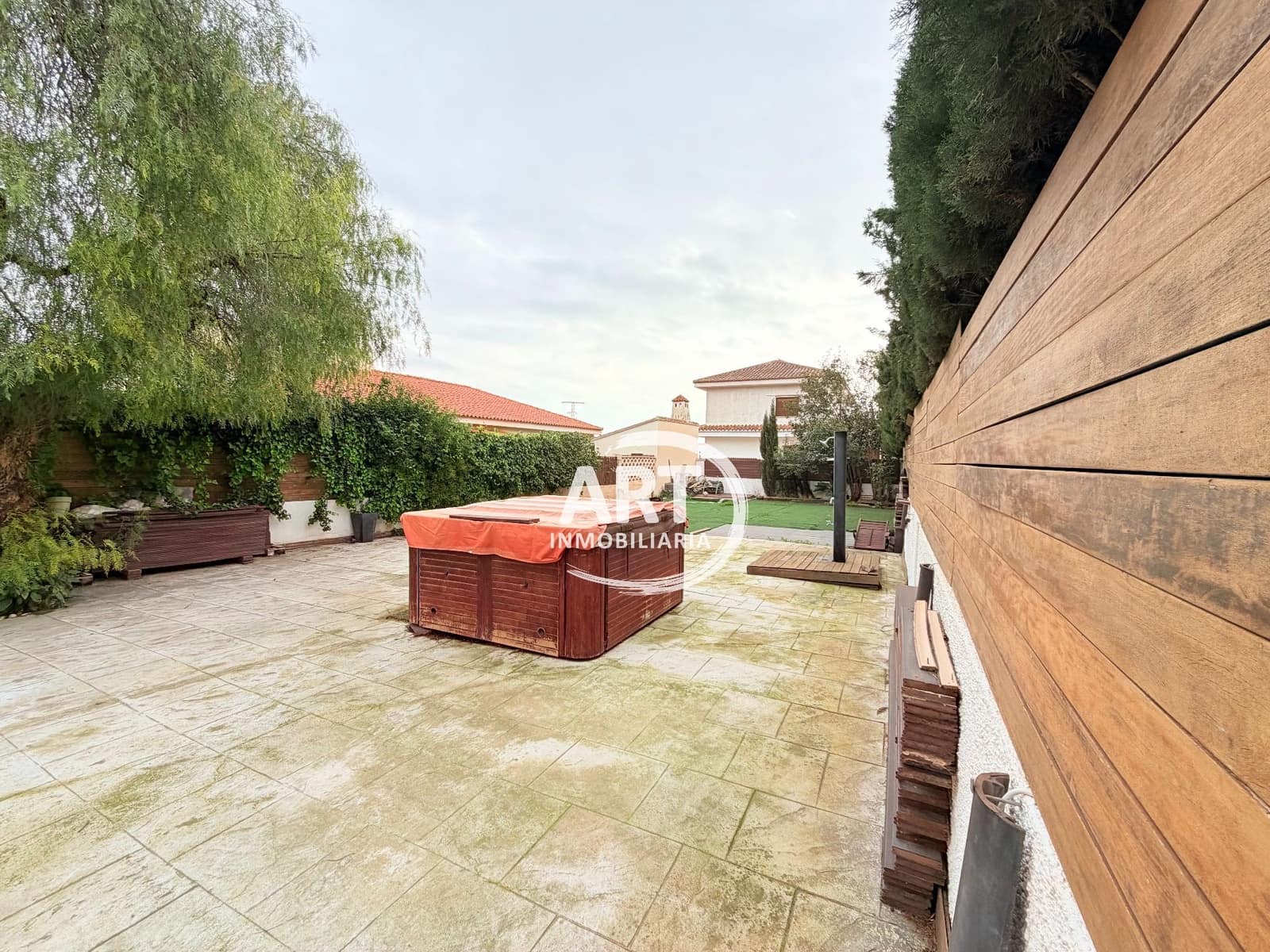 4 bedroom Villa for sale in Chiva with garage - € 595,000 (Ref: 9700429)