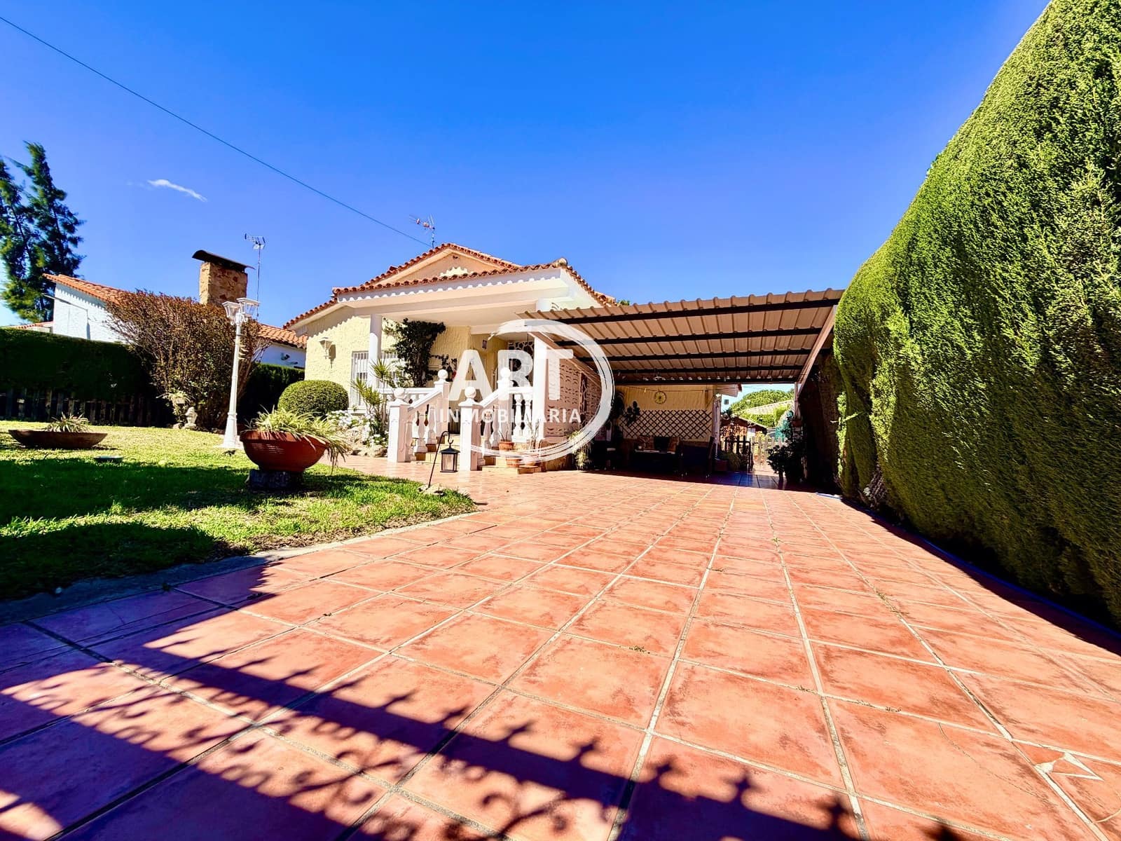 3 bedroom Villa for sale in L'Eliana with pool - € 490,000 (Ref: 9737916)