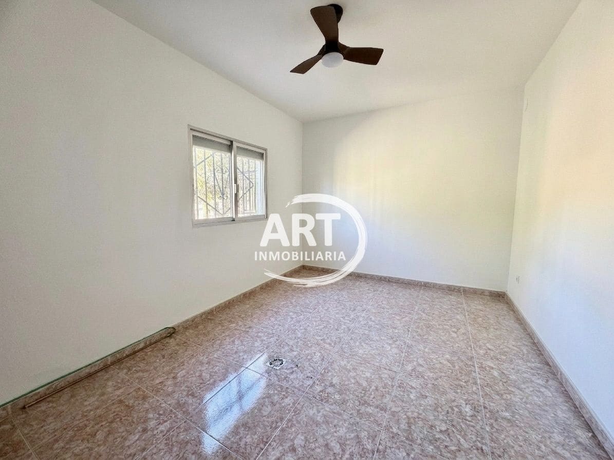 4 bedroom Villa for sale in Lliria with pool - € 199,000 (Ref: 9737917)