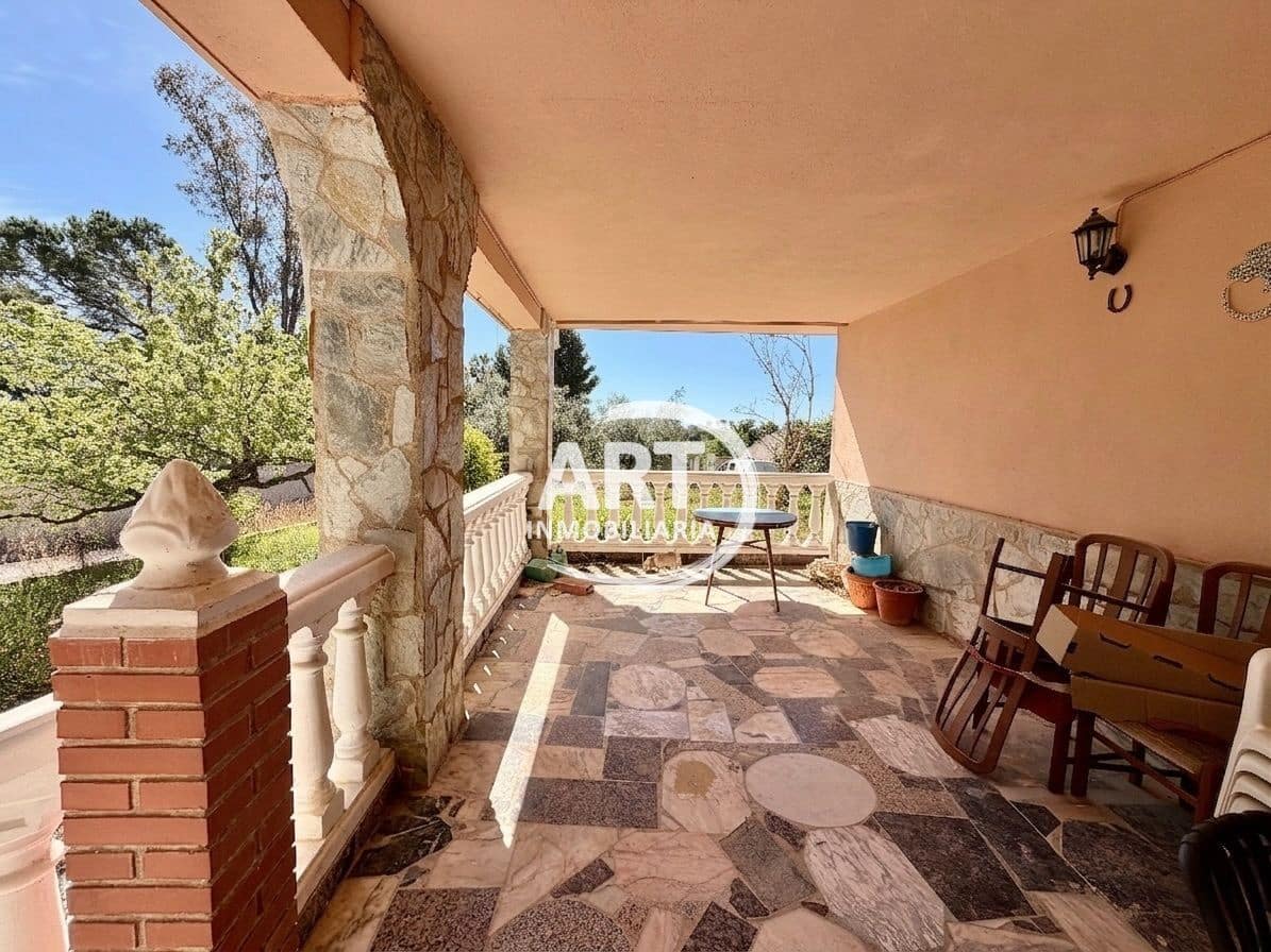 4 bedroom Villa for sale in Lliria with pool - € 199,000 (Ref: 9737917)