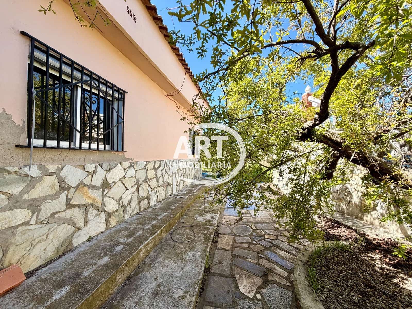 4 bedroom Villa for sale in Lliria with pool - € 199,000 (Ref: 9737917)