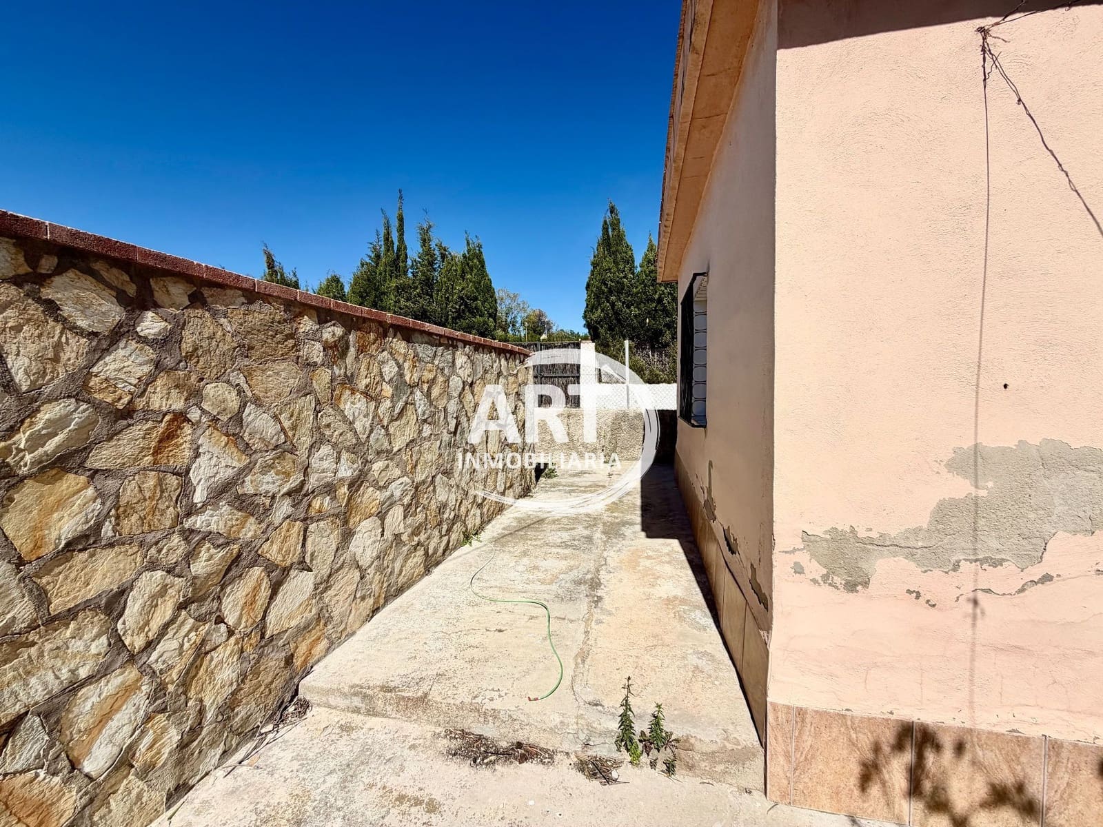 4 bedroom Villa for sale in Lliria with pool - € 199,000 (Ref: 9737917)