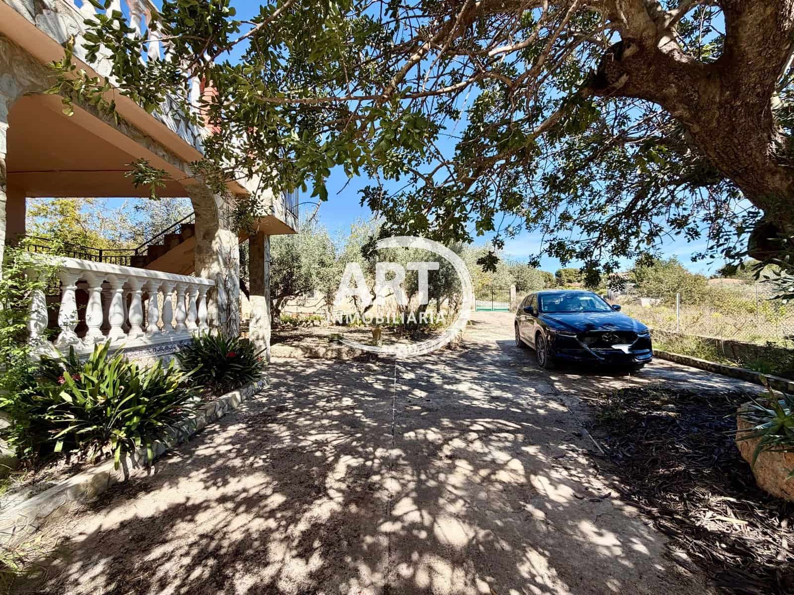 4 bedroom Villa for sale in Lliria with pool - € 199,000 (Ref: 9737917)