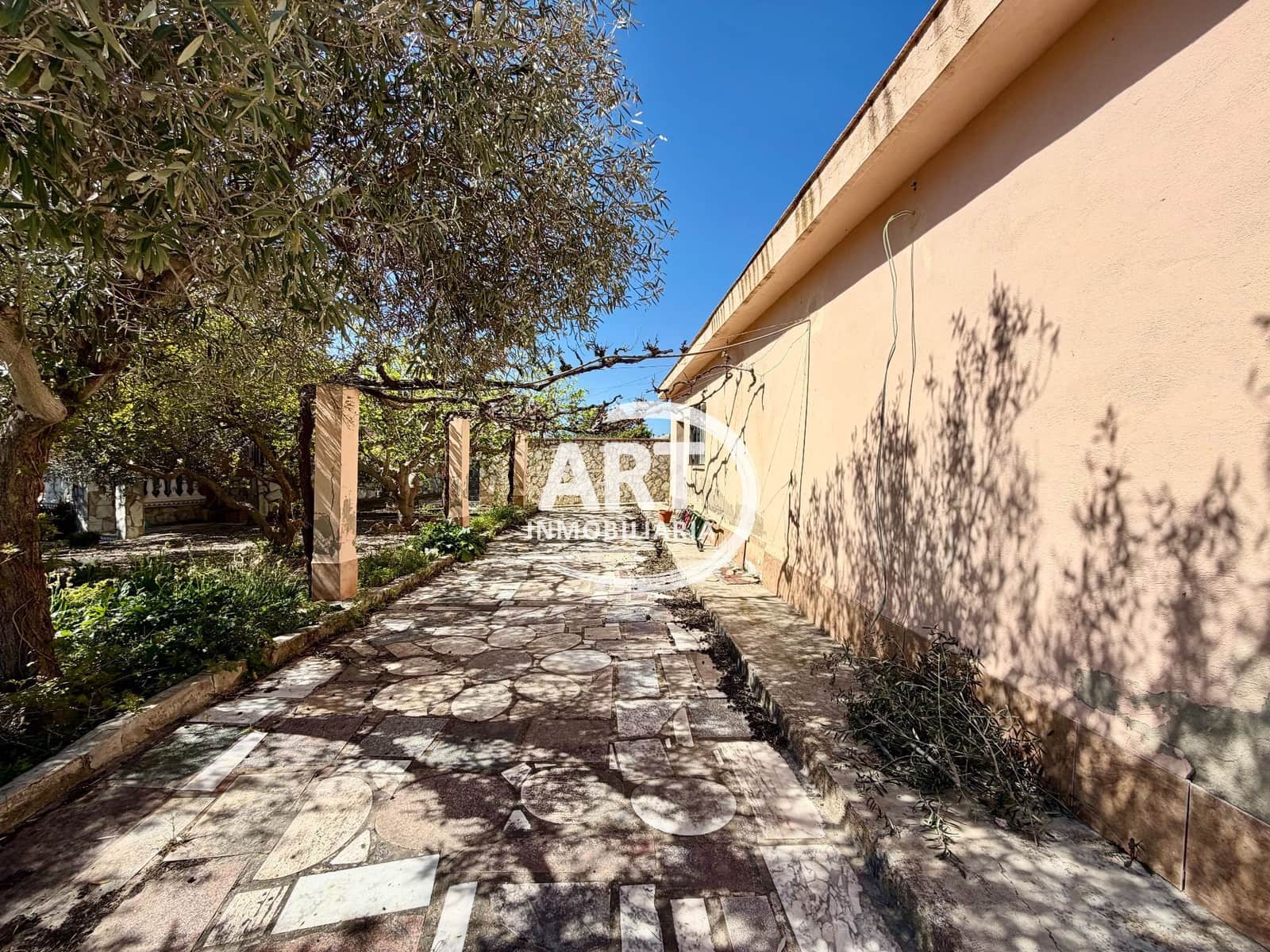 4 bedroom Villa for sale in Lliria with pool - € 199,000 (Ref: 9737917)