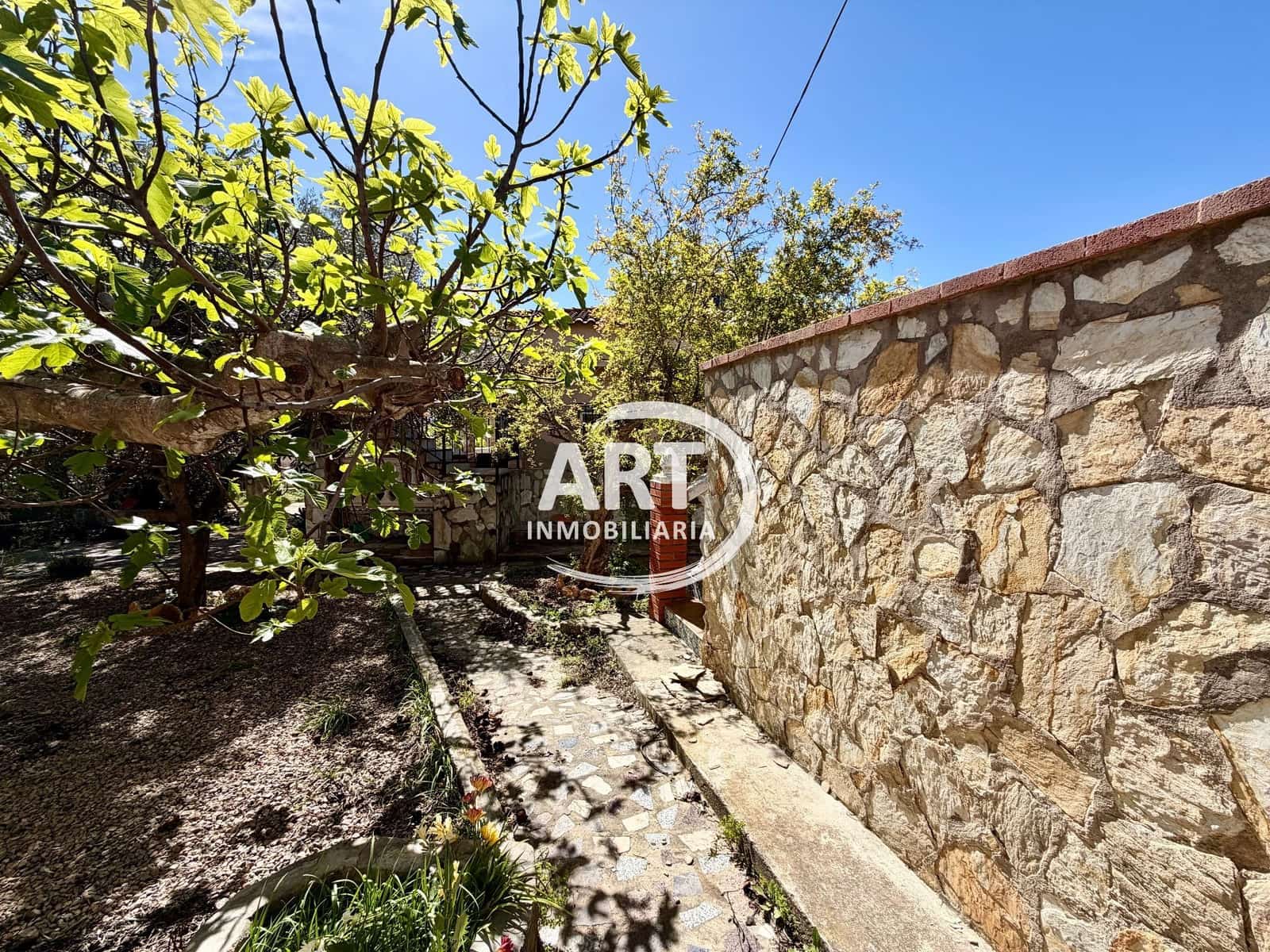 4 bedroom Villa for sale in Lliria with pool - € 199,000 (Ref: 9737917)