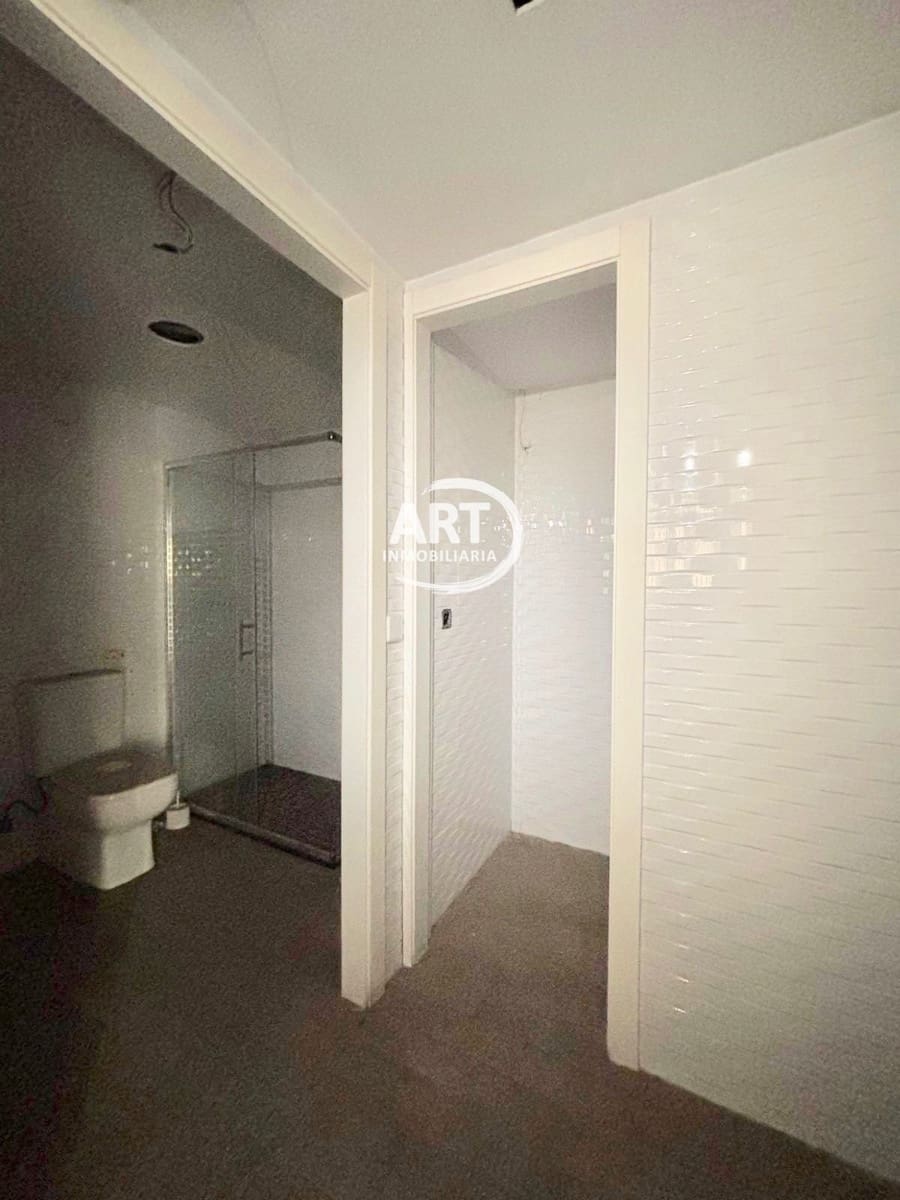 Commercieel te koop in Valencia stad - € 650.000 (Ref: 9765026)