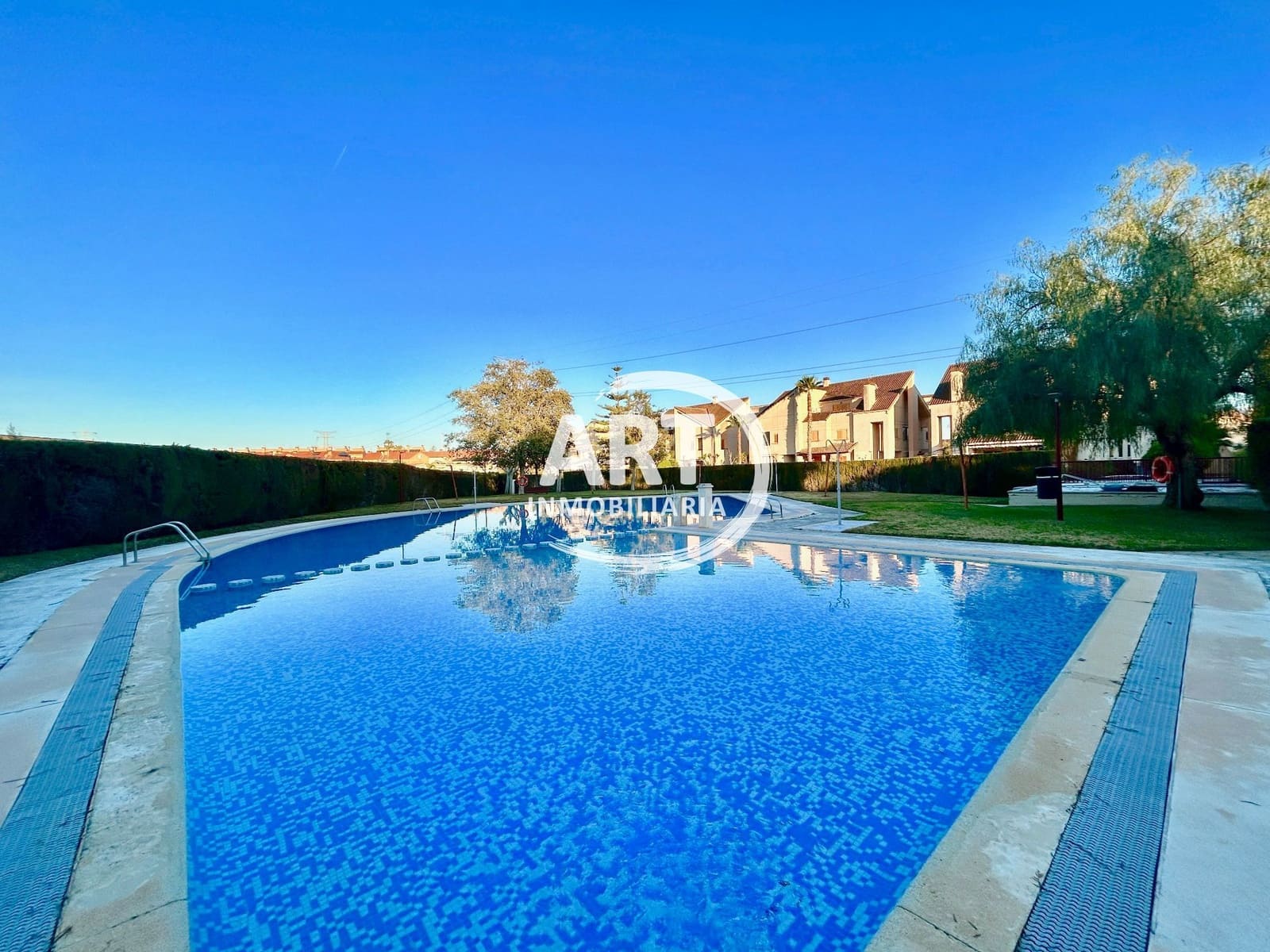 4 makuuhuone Paritalo myytävänä paikassa Betera mukana uima-altaan 
autotalli - 495 000 € (Ref: 9780115)