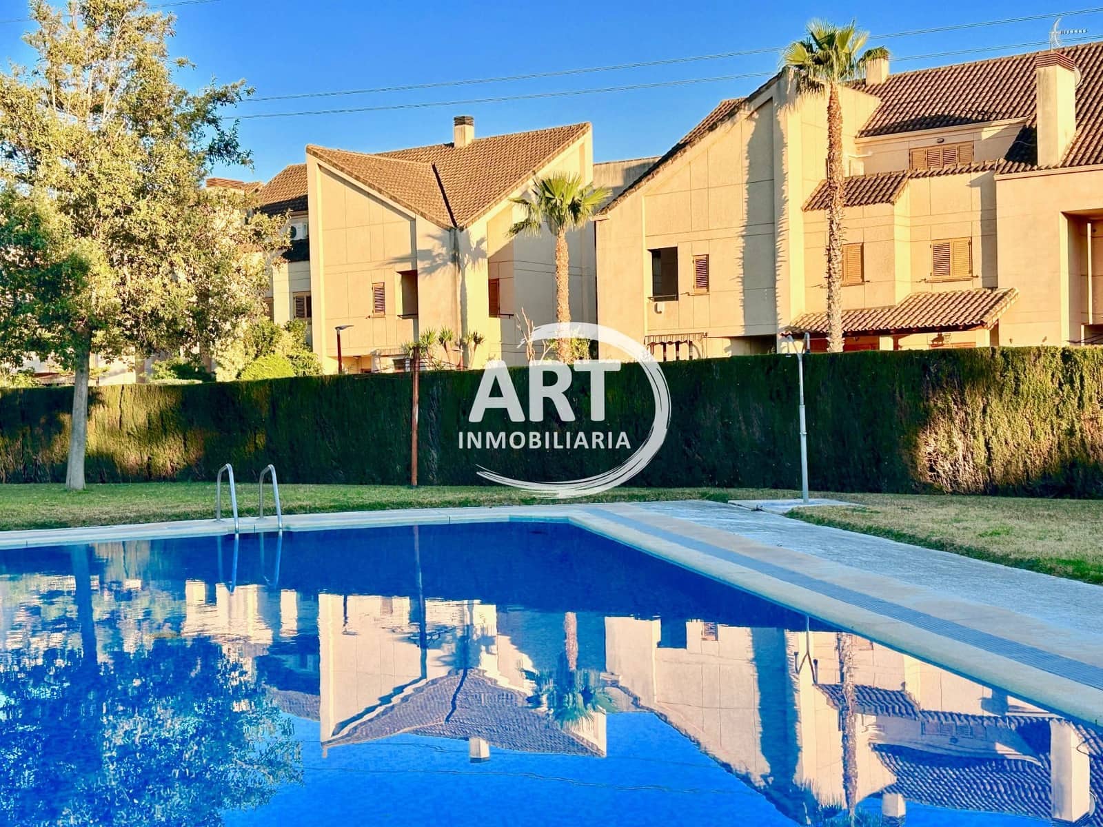 4 makuuhuone Paritalo myytävänä paikassa Betera mukana uima-altaan 
autotalli - 495 000 € (Ref: 9780115)