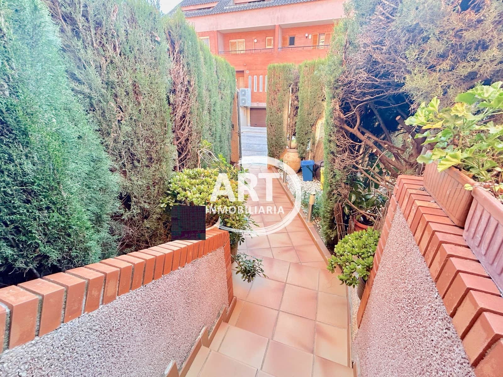 4 makuuhuone Paritalo myytävänä paikassa Betera mukana uima-altaan 
autotalli - 495 000 € (Ref: 9780115)