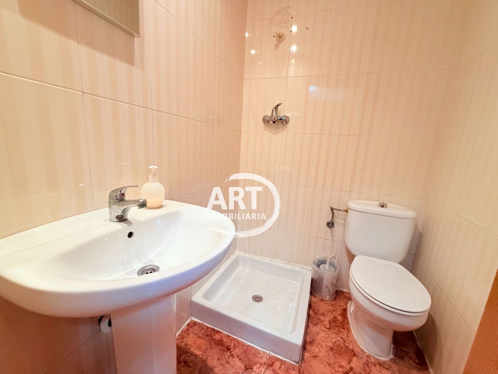 Commercieel te koop in Lliria - € 300.000 (Ref: 9788135)