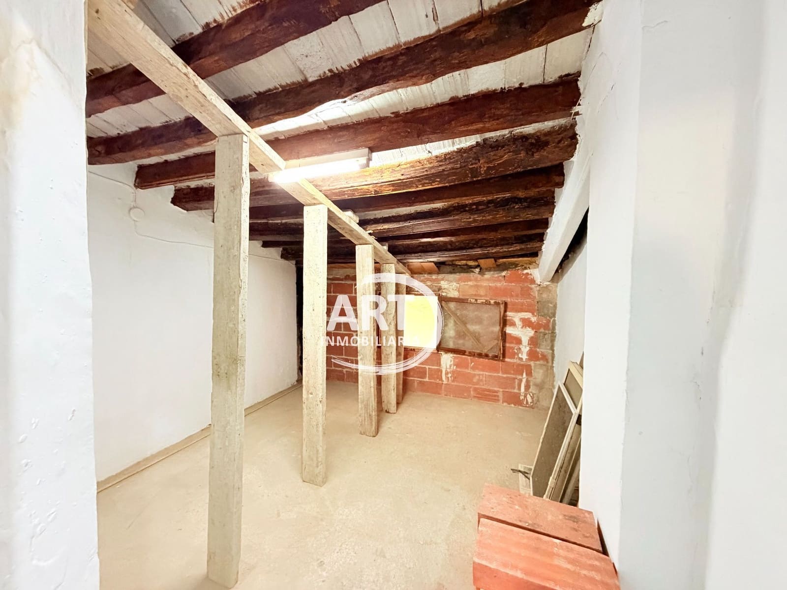 Commercieel te koop in Lliria - € 300.000 (Ref: 9788135)