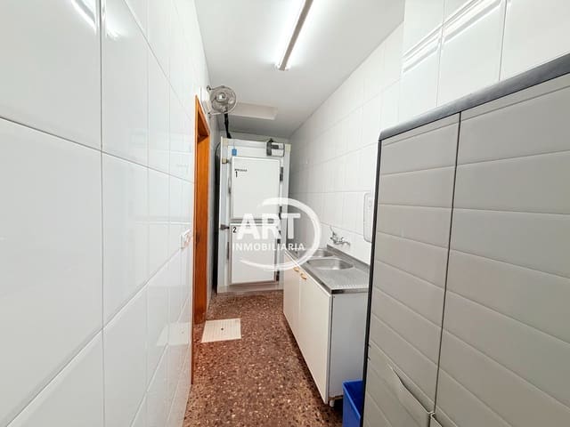 Commercieel te koop in Llíria - € 300.000 (Ref: 9788135)