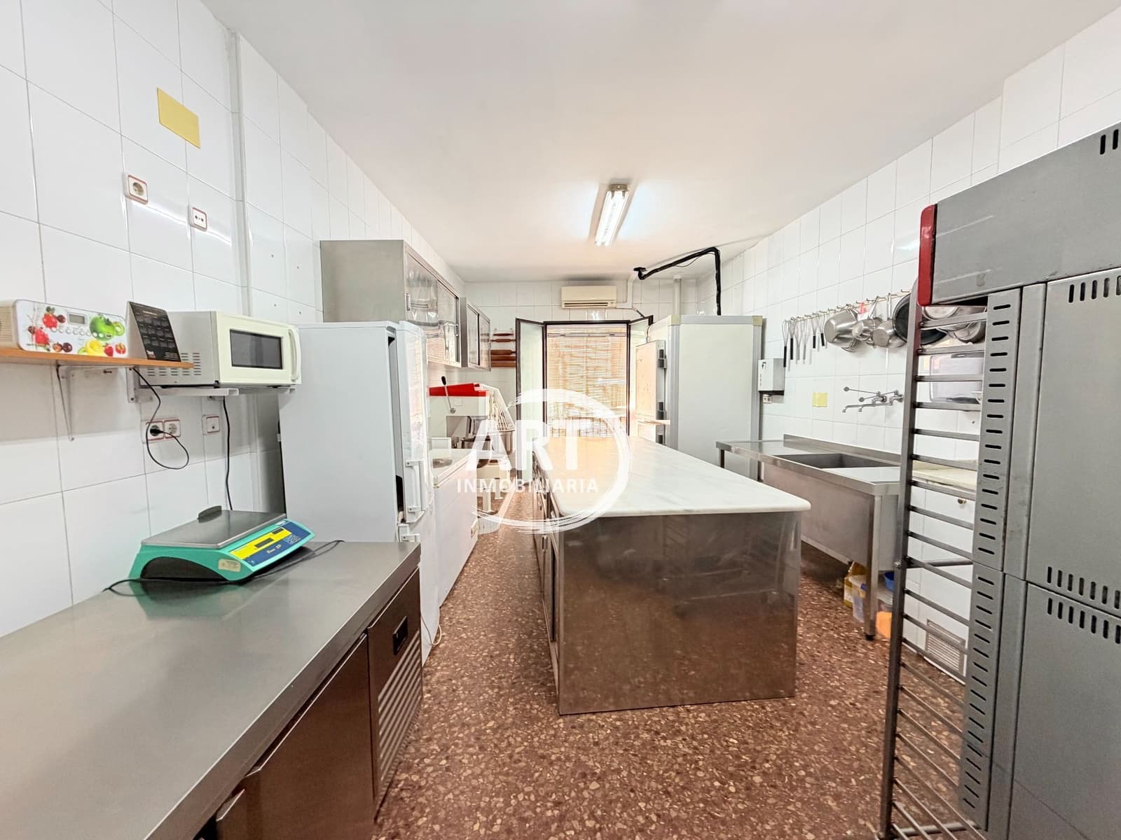 Commercieel te koop in Lliria - € 300.000 (Ref: 9788135)