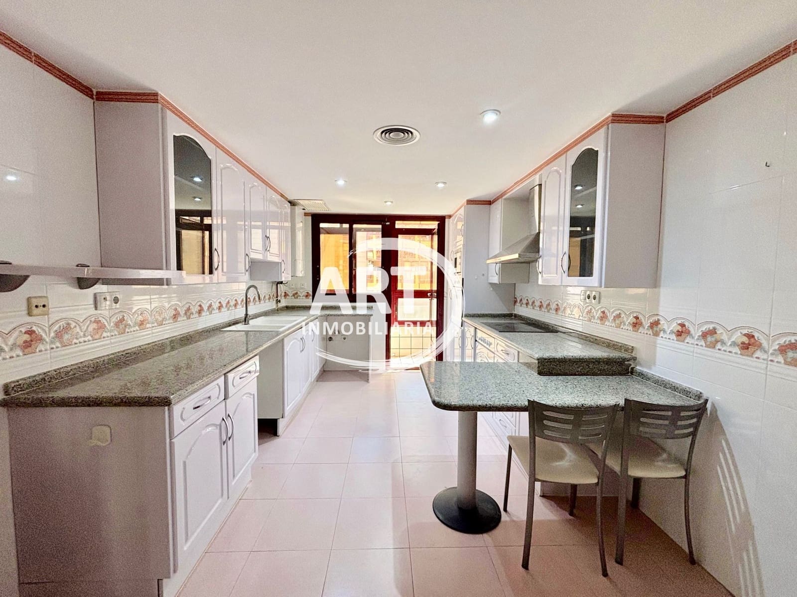 4 slaapkamer Flat te koop in Valencia stad met garage - € 850.000 (Ref: 9790228)