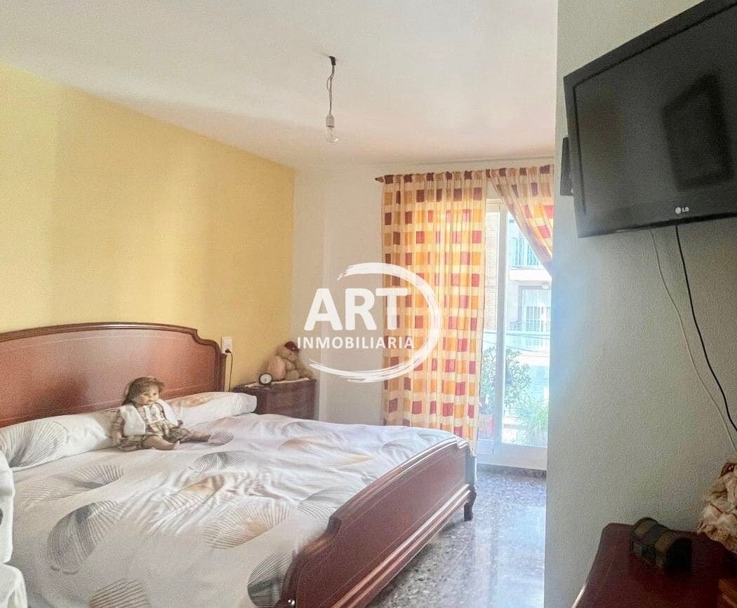 3 slaapkamer Flat te huur in Lliria met garage - € 890 (Ref: 9815477)