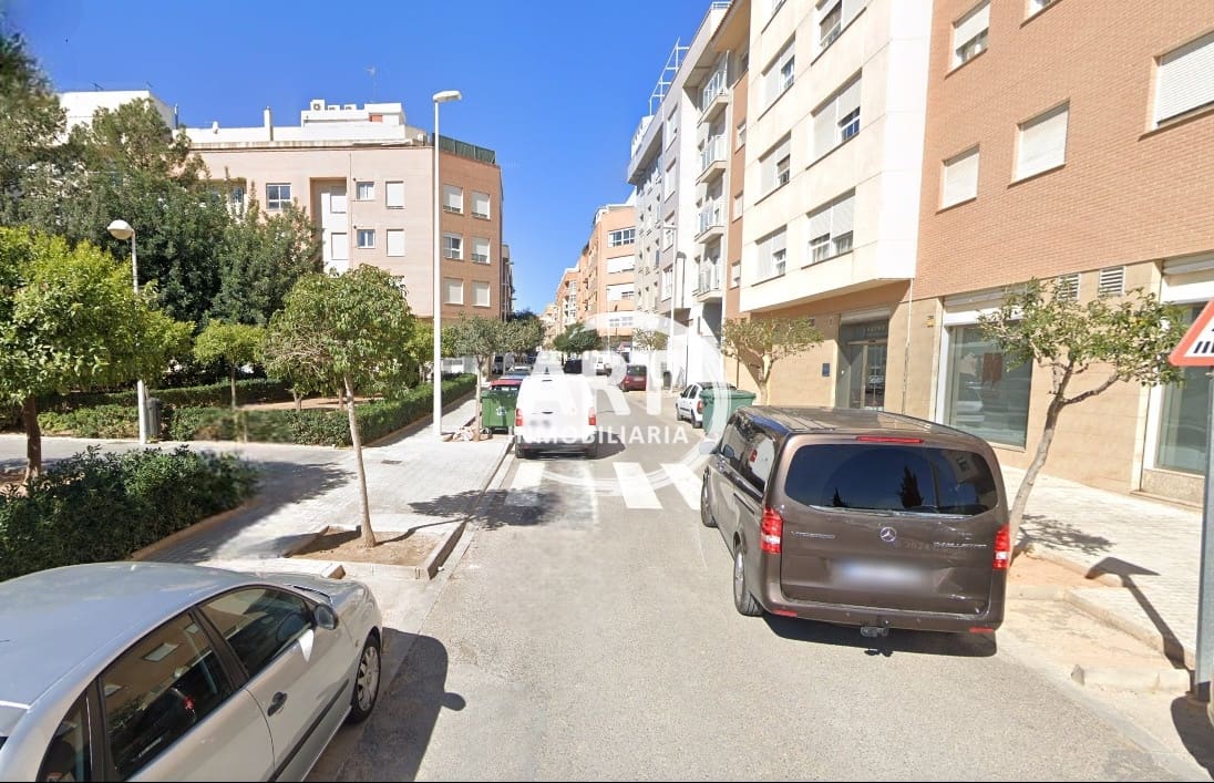 3 slaapkamer Flat te huur in Lliria met garage - € 890 (Ref: 9815477)