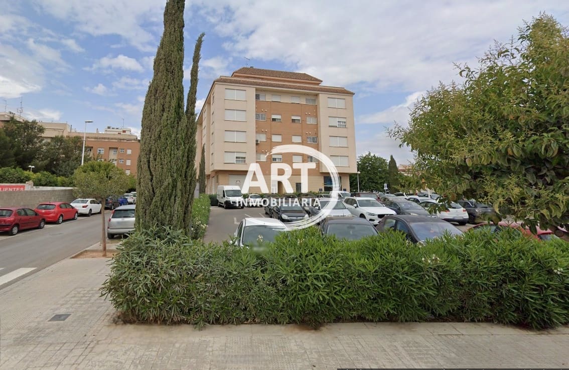 3 slaapkamer Flat te huur in Lliria met garage - € 890 (Ref: 9815477)