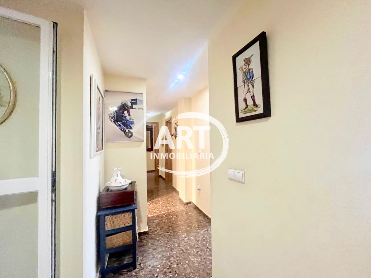 3 slaapkamer Flat te huur in Lliria met garage - € 890 (Ref: 9815477)