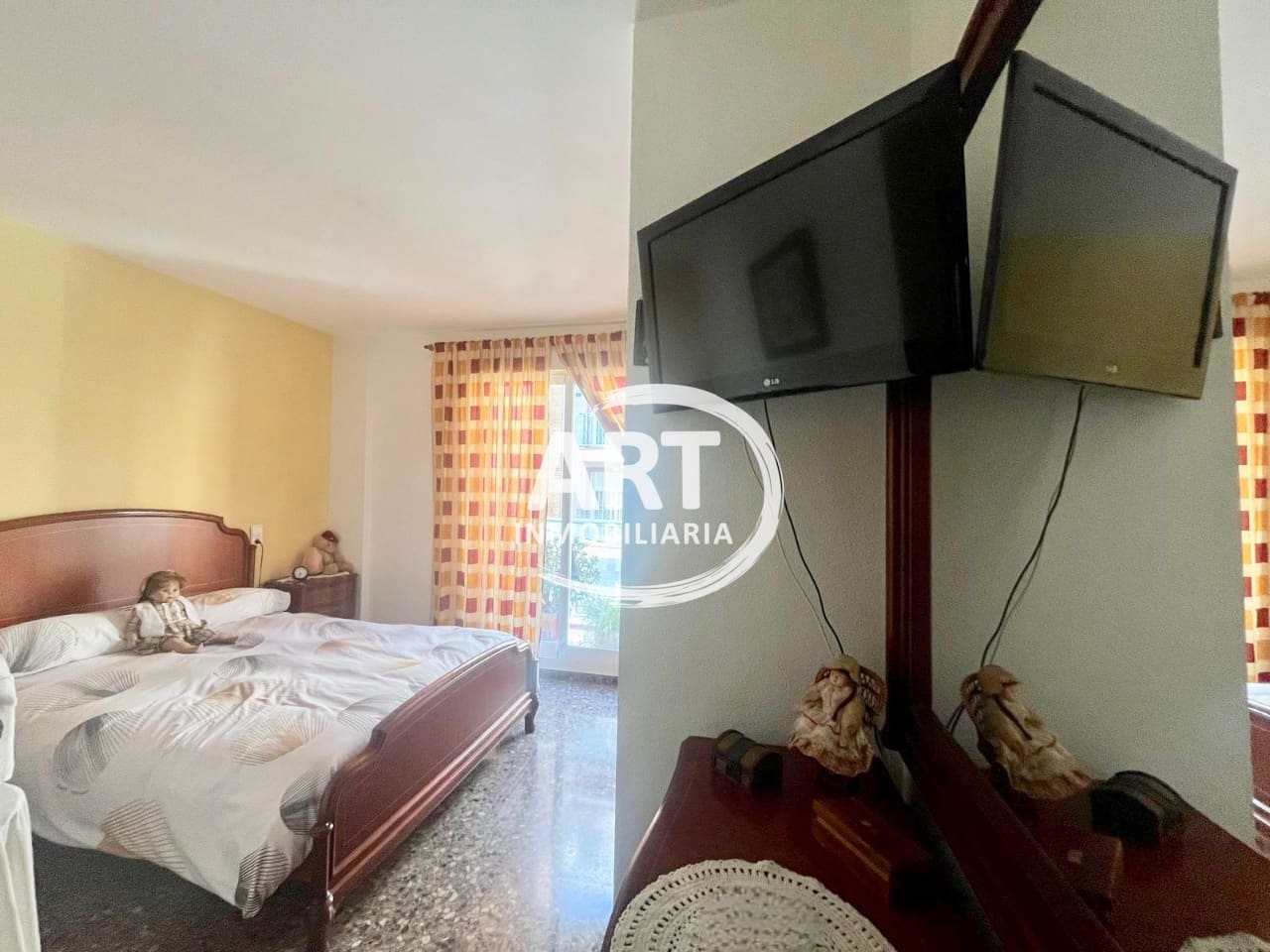 3 slaapkamer Flat te huur in Lliria met garage - € 890 (Ref: 9815477)