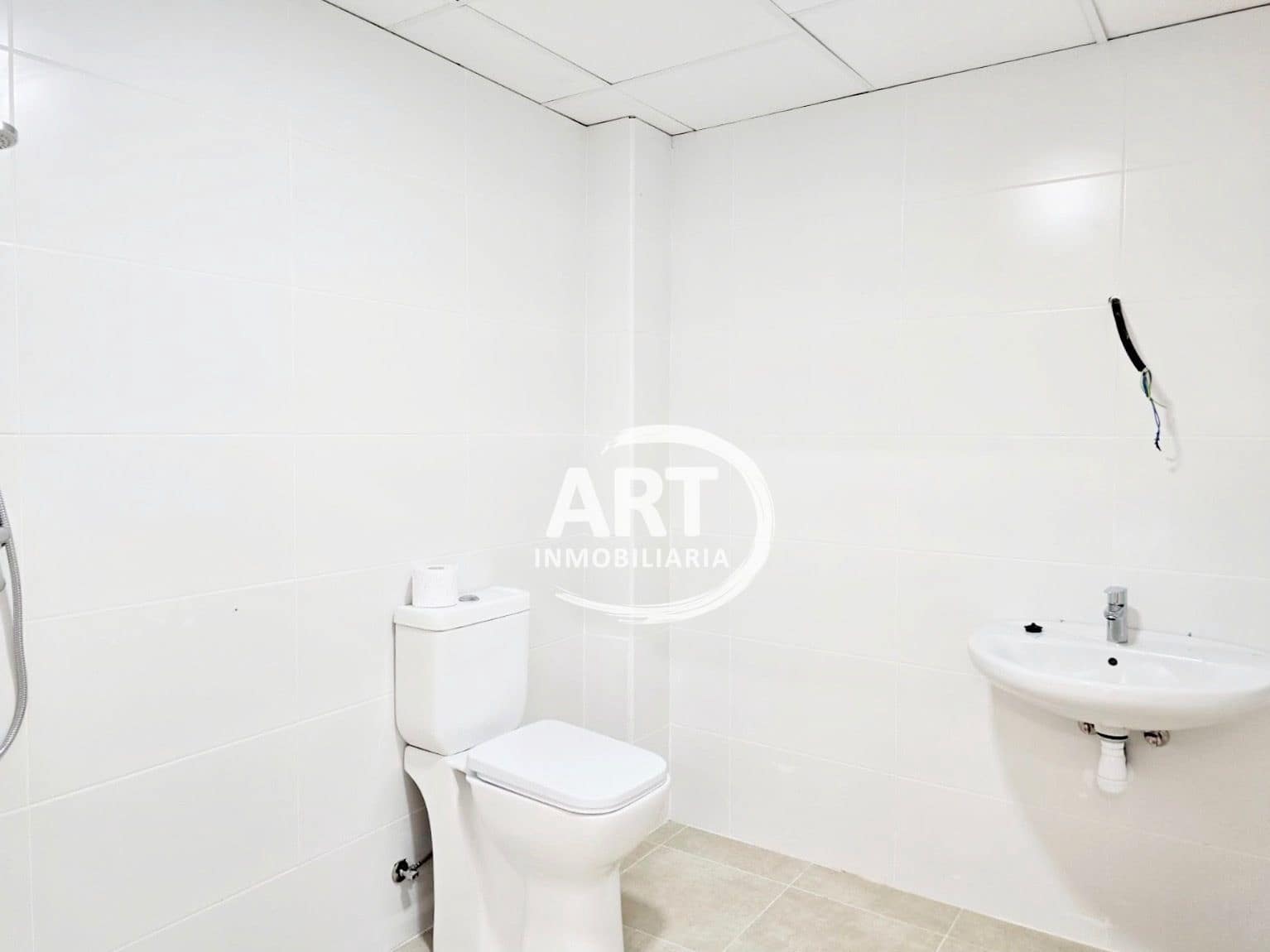 Commercial for rent in Betera - € 850 (Ref: 9815478)
