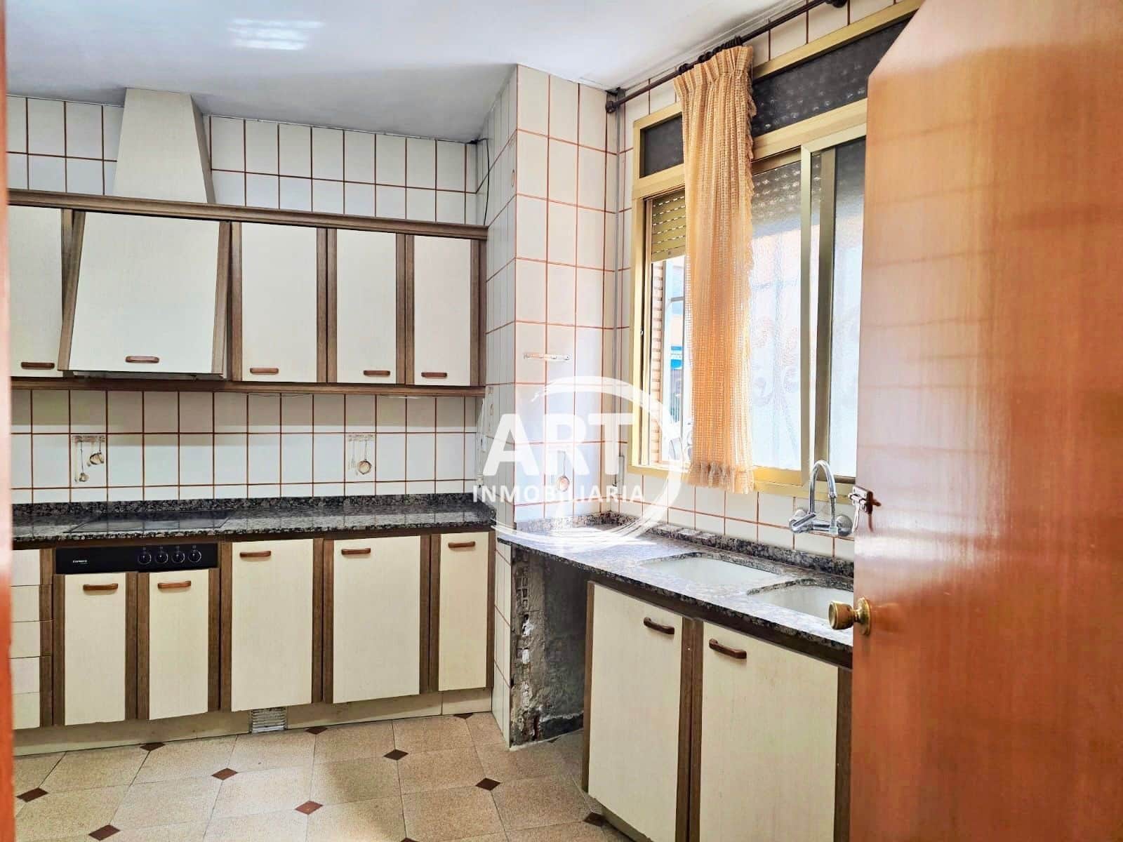 Commercial for rent in Betera - € 850 (Ref: 9815478)