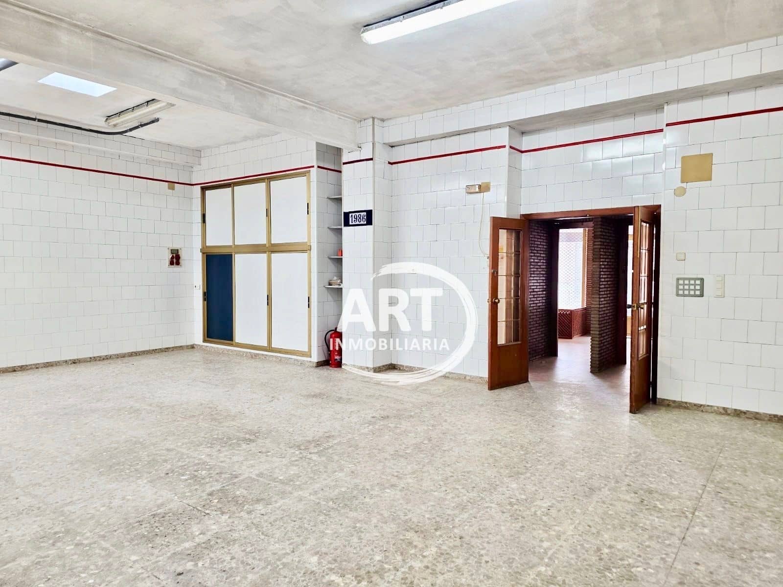 Commercial for rent in Betera - € 850 (Ref: 9815478)