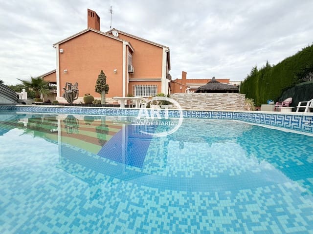 4 Zimmer Villa zu verkaufen in San Antonio de Benagéber mit Pool Garage - 650.000 € (Ref: 9815481)