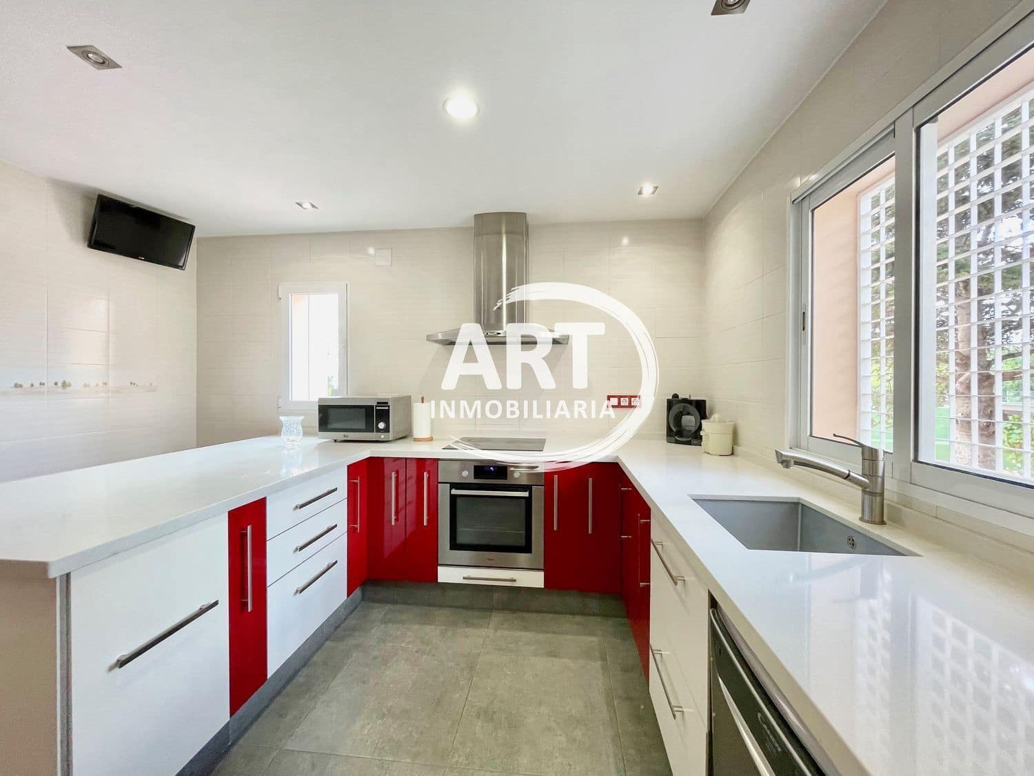 6 slaapkamer Villa te huur in San Antonio de Benageber met zwembad garage - € 3.800 (Ref: 9816976)