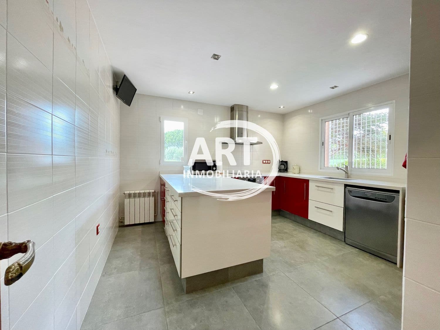 6 slaapkamer Villa te huur in San Antonio de Benageber met zwembad garage - € 3.800 (Ref: 9816976)