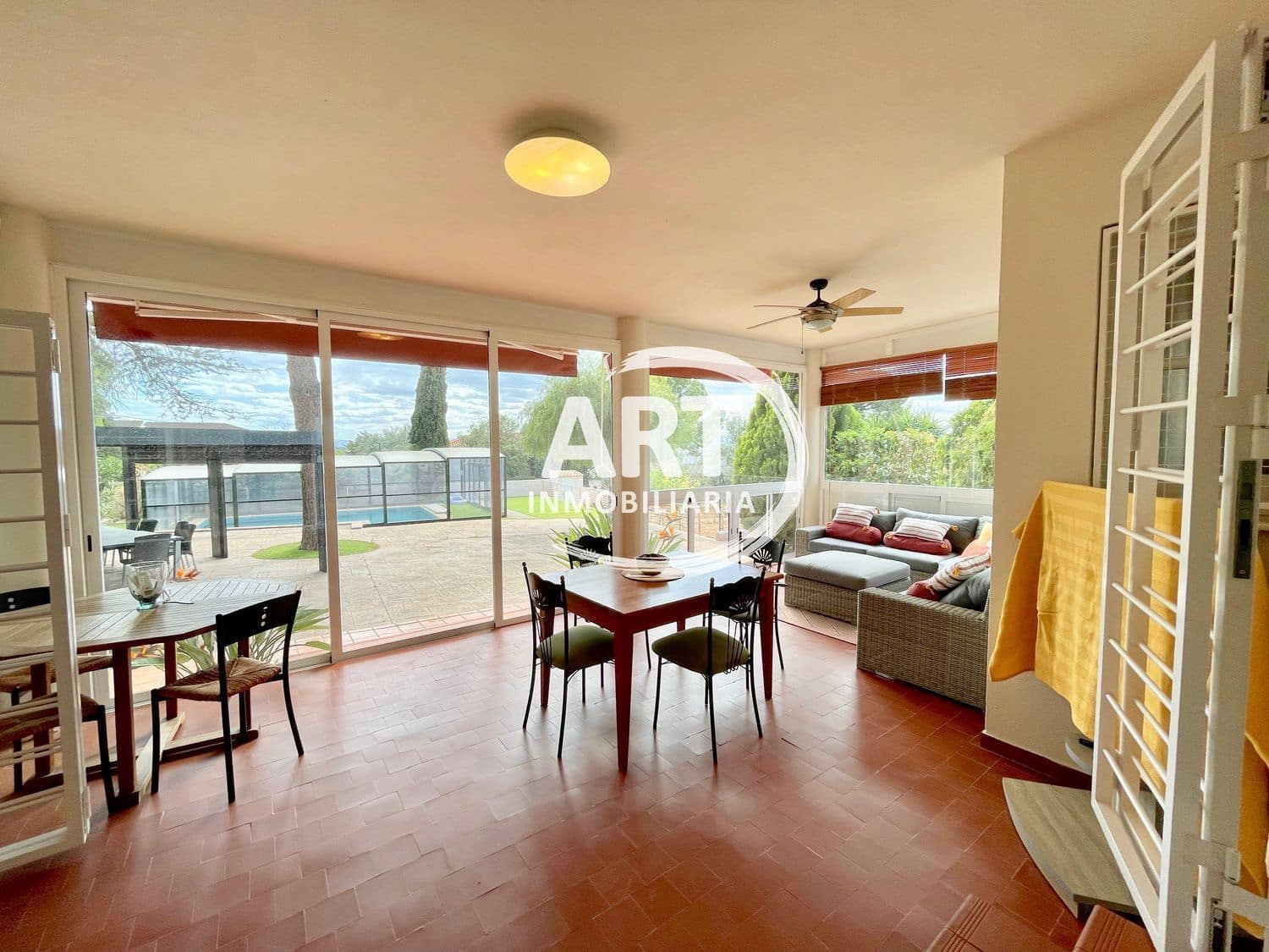 6 slaapkamer Villa te huur in San Antonio de Benageber met zwembad garage - € 3.800 (Ref: 9816976)