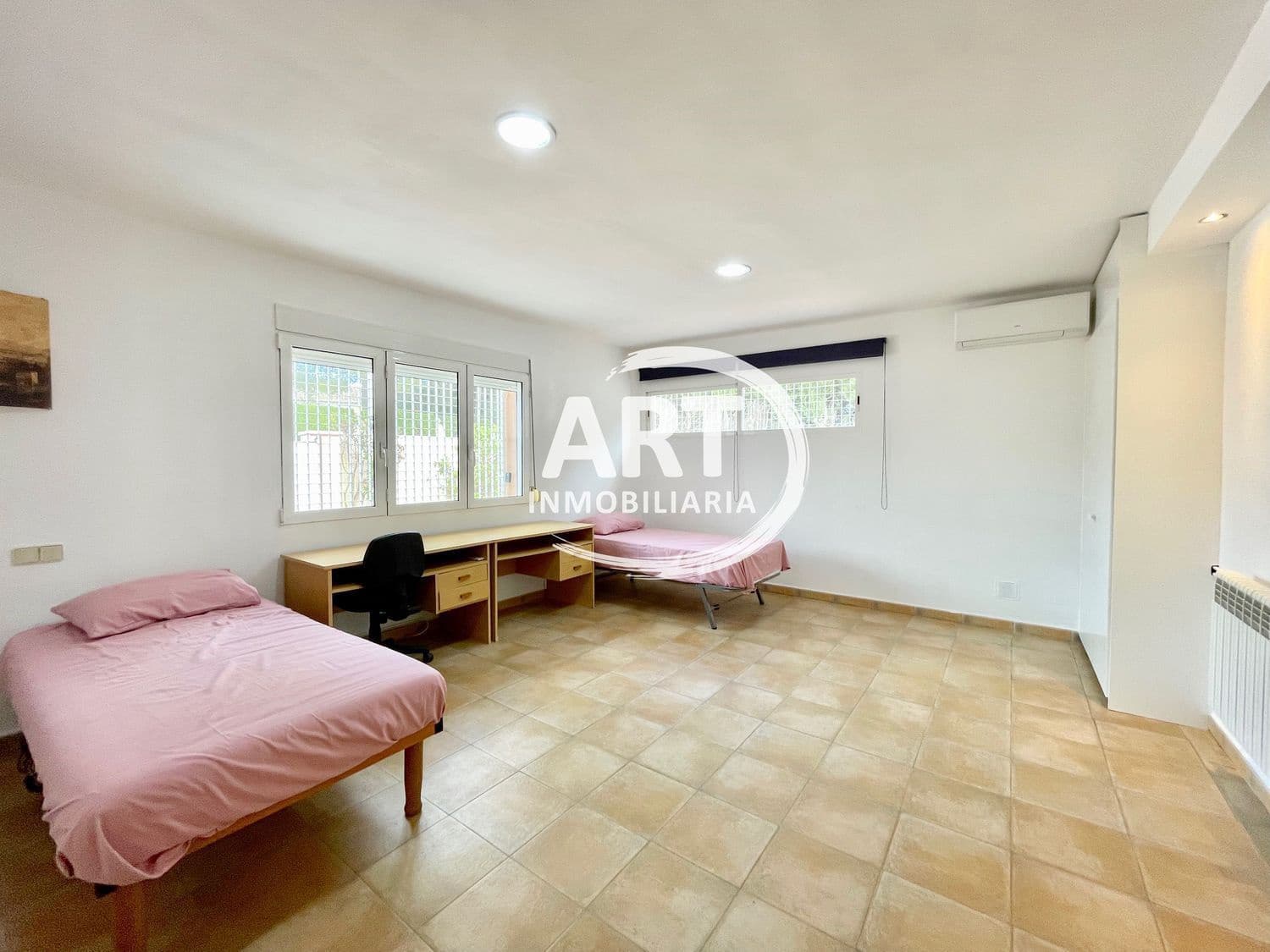 6 slaapkamer Villa te huur in San Antonio de Benageber met zwembad garage - € 3.800 (Ref: 9816976)