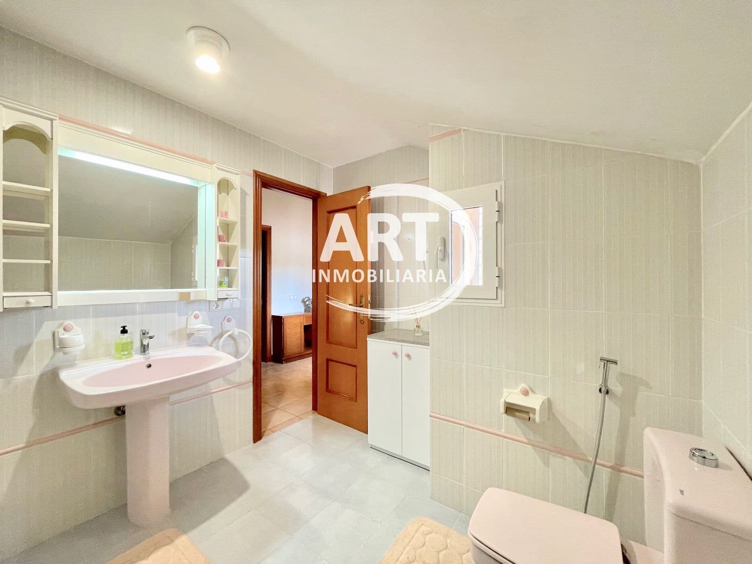 6 slaapkamer Villa te huur in San Antonio de Benageber met zwembad garage - € 3.800 (Ref: 9816976)