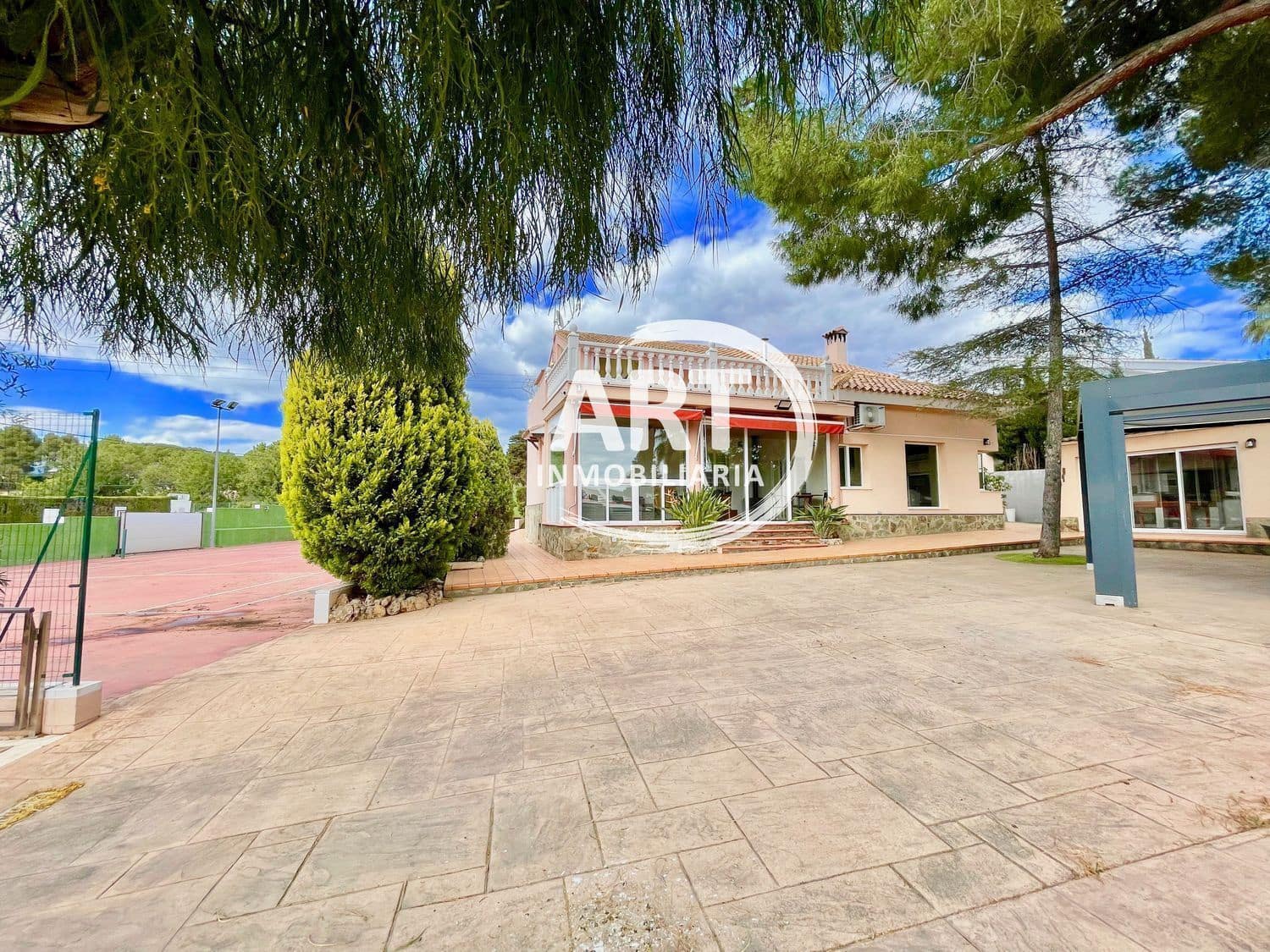 6 slaapkamer Villa te huur in San Antonio de Benageber met zwembad garage - € 3.800 (Ref: 9816976)