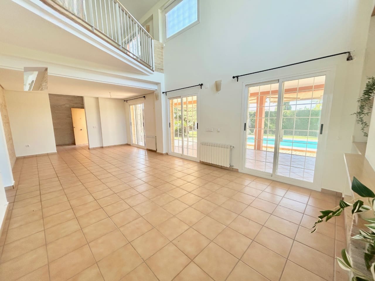 5 bedroom Villa for rent in L'Eliana with pool garage - € 3,450 (Ref: 9838878)