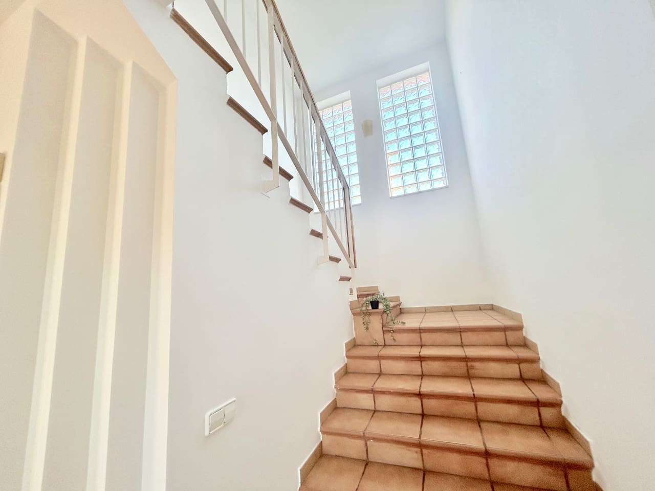 5 bedroom Villa for rent in L'Eliana with pool garage - € 3,450 (Ref: 9838878)