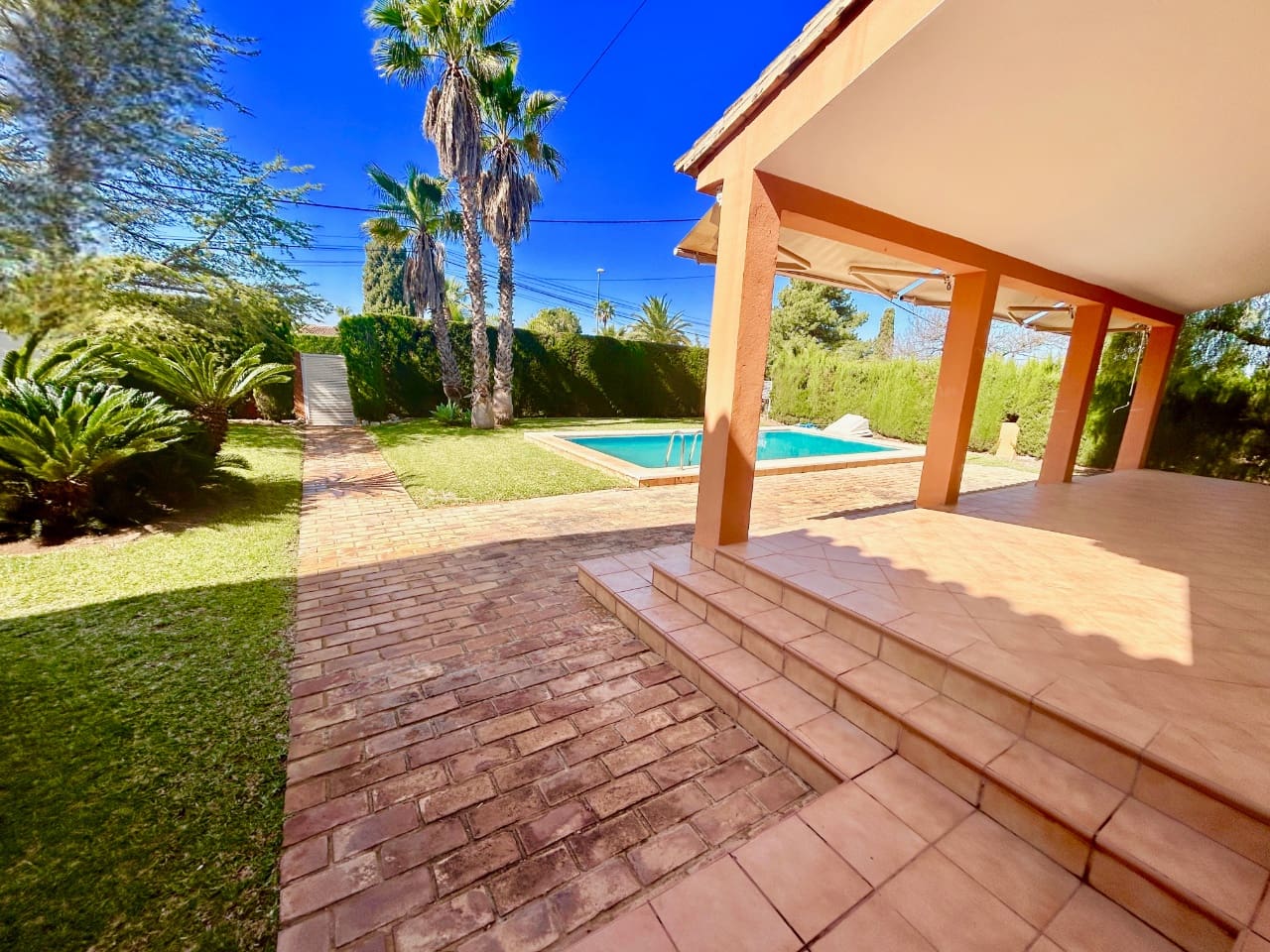 5 bedroom Villa for rent in L'Eliana with pool garage - € 3,450 (Ref: 9838878)