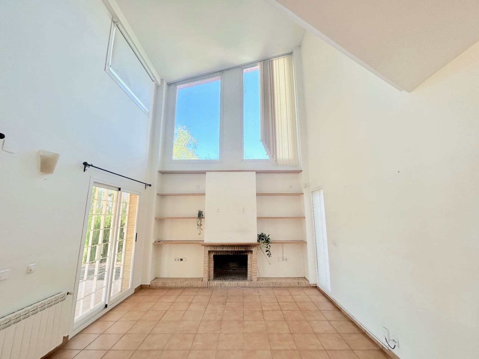 5 bedroom Villa for rent in L'Eliana with pool garage - € 3,450 (Ref: 9838878)