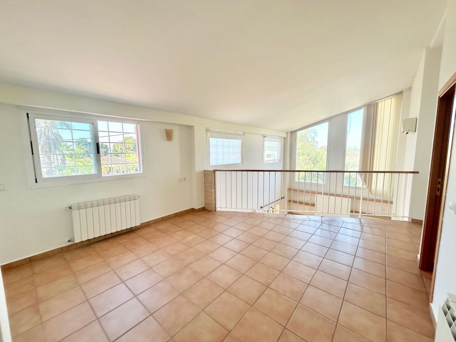 5 bedroom Villa for rent in L'Eliana with pool garage - € 3,450 (Ref: 9838878)