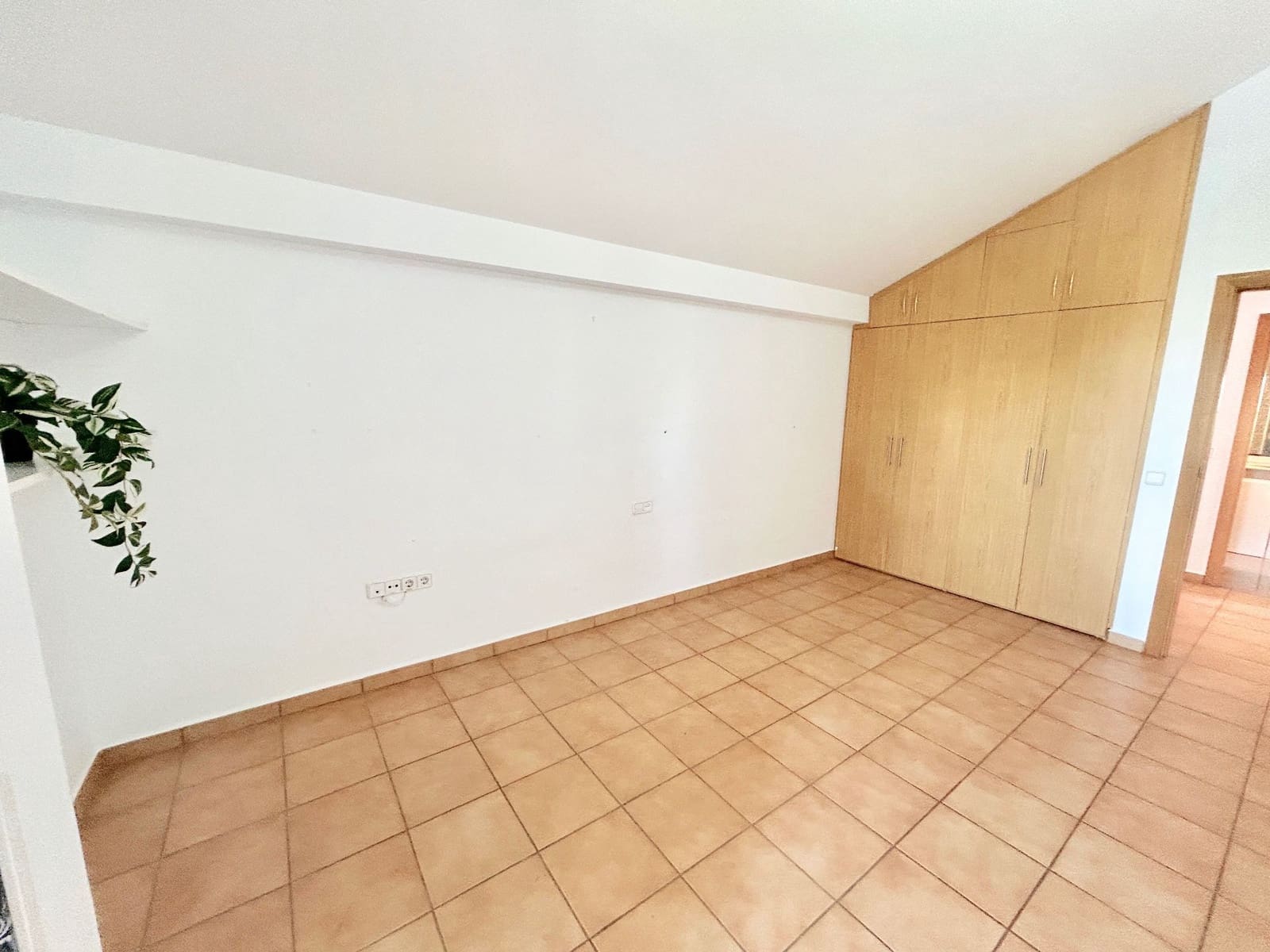 5 bedroom Villa for rent in L'Eliana with pool garage - € 3,450 (Ref: 9838878)