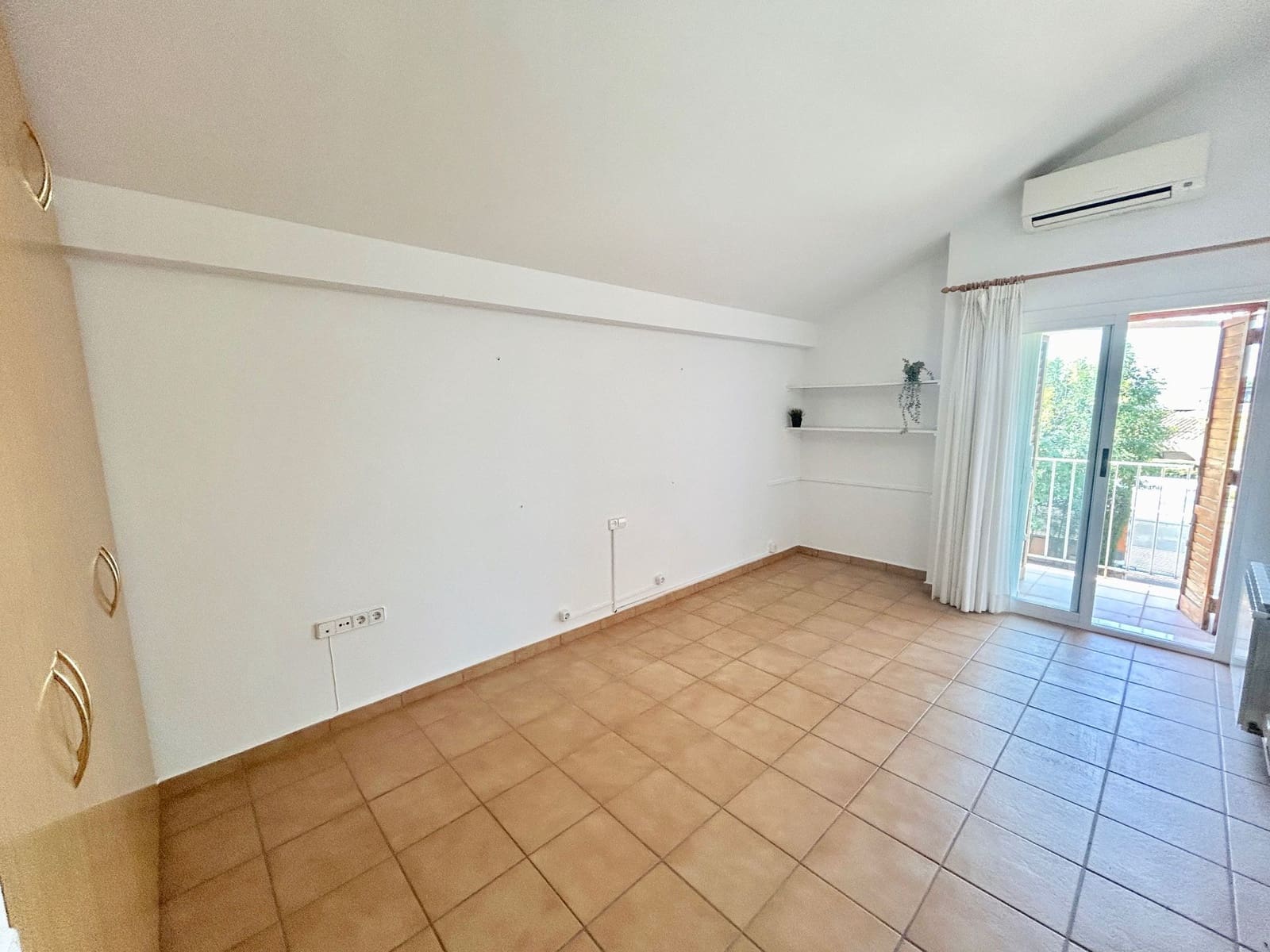5 bedroom Villa for rent in L'Eliana with pool garage - € 3,450 (Ref: 9838878)