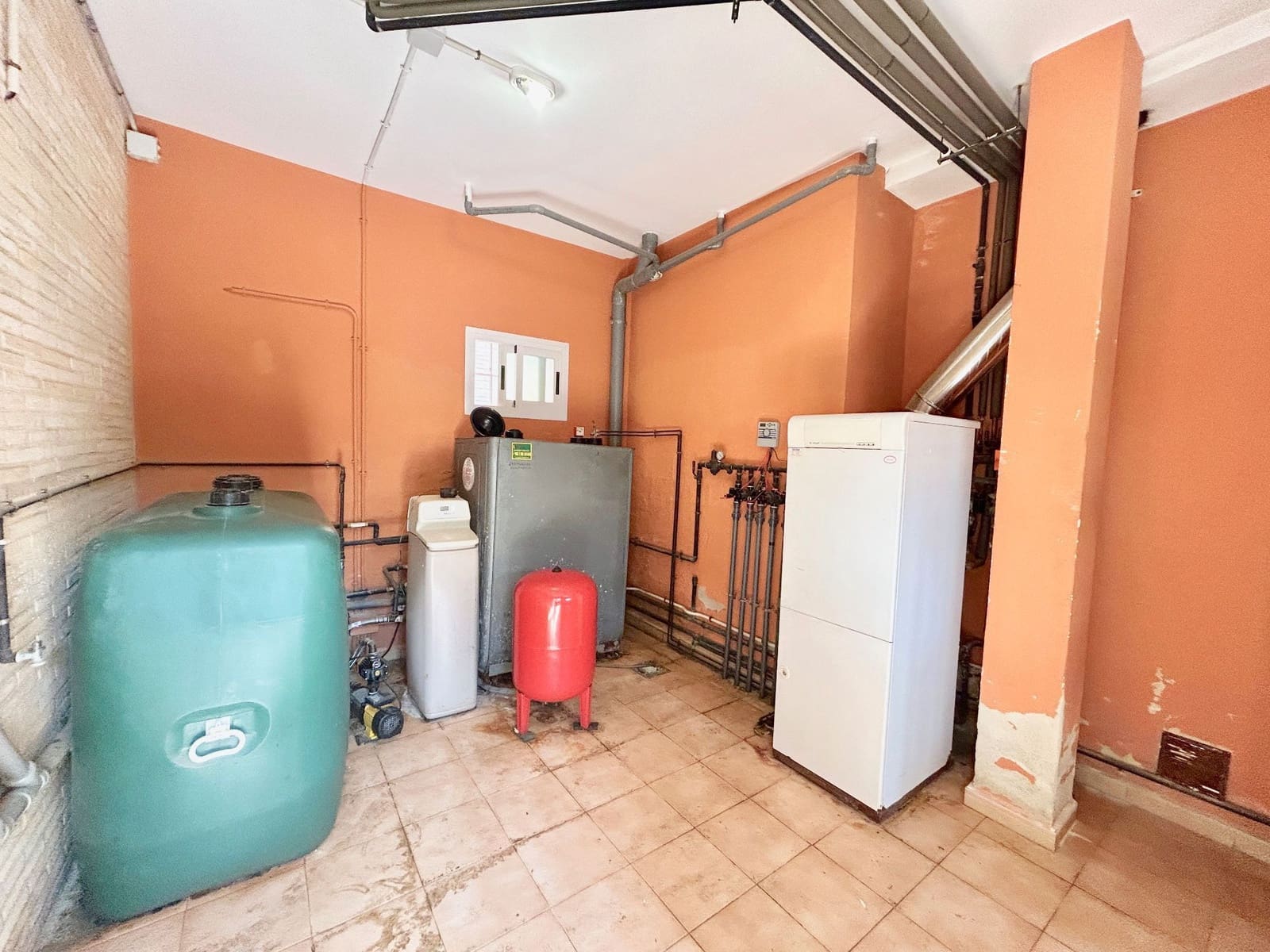 5 bedroom Villa for rent in L'Eliana with pool garage - € 3,450 (Ref: 9838878)