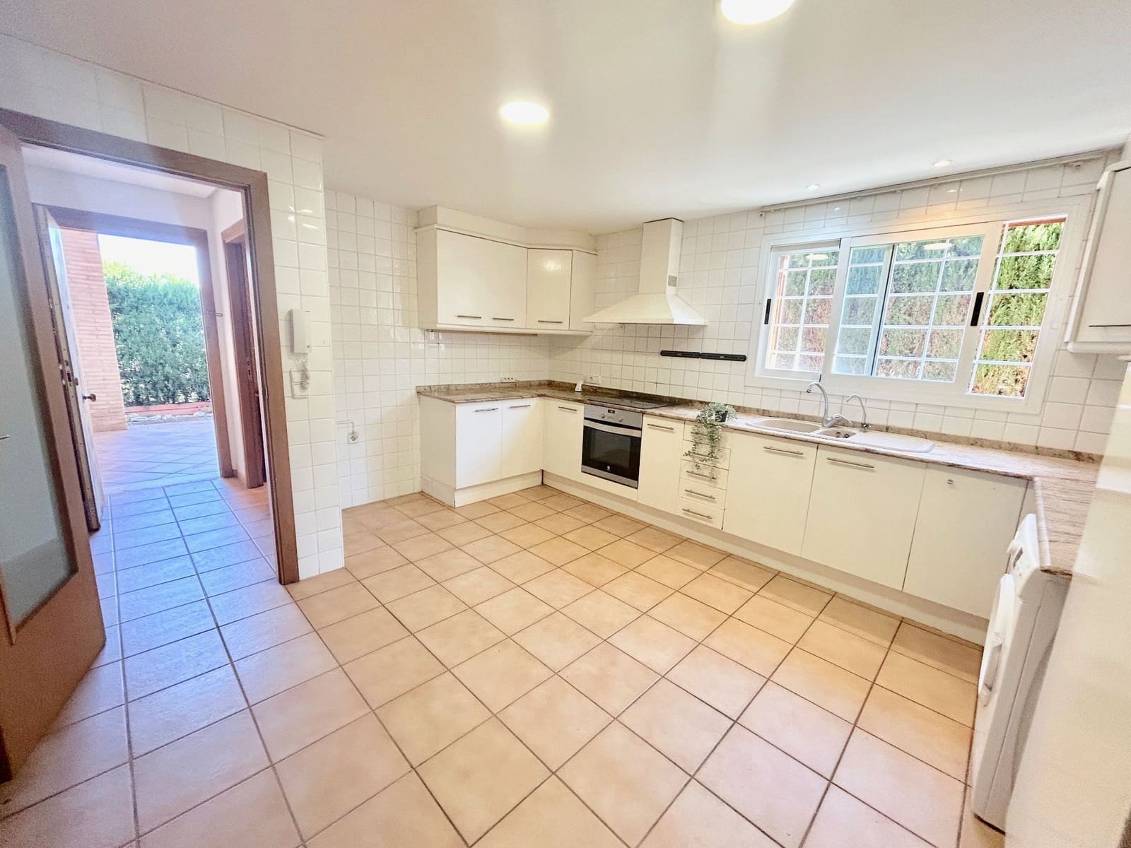 5 bedroom Villa for rent in L'Eliana with pool garage - € 3,450 (Ref: 9838878)