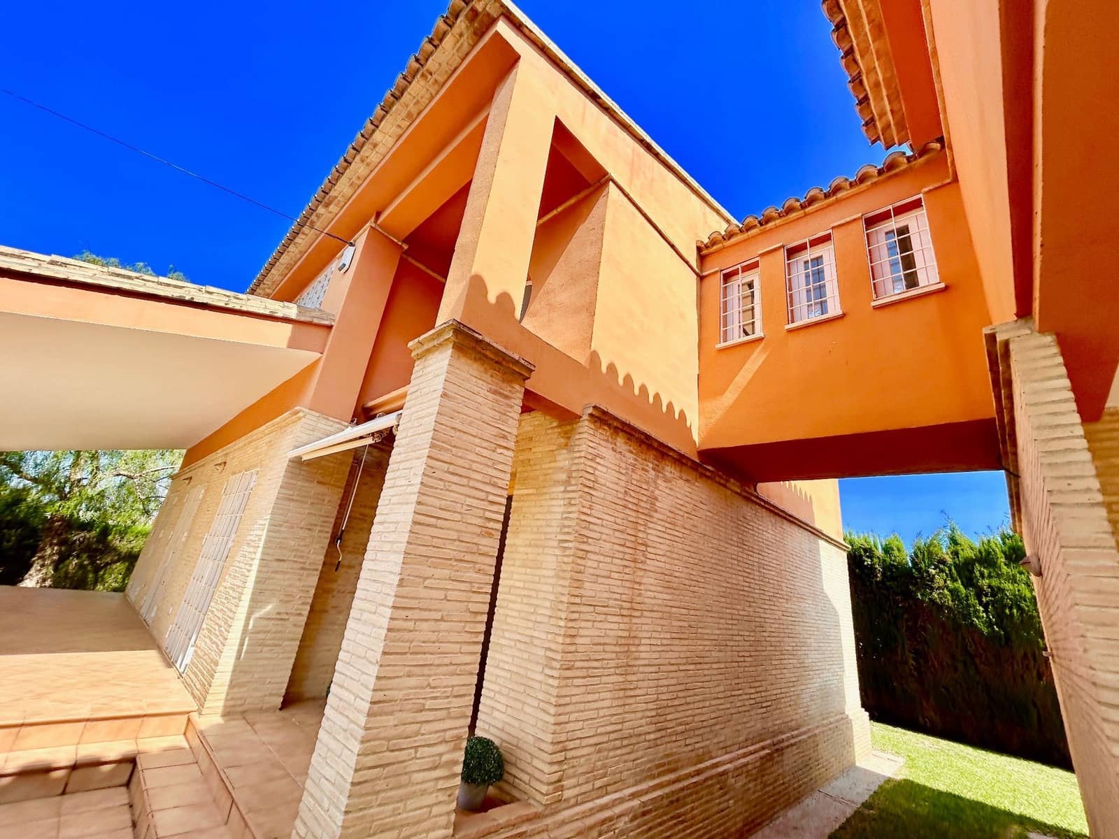 5 bedroom Villa for rent in L'Eliana with pool garage - € 3,450 (Ref: 9838878)
