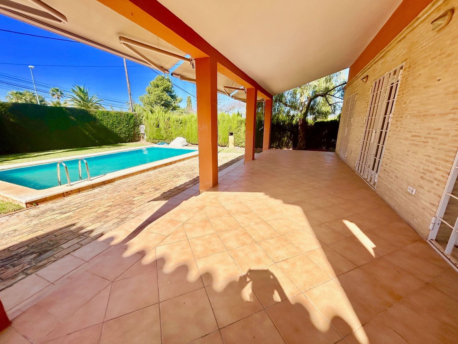 5 bedroom Villa for rent in L'Eliana with pool garage - € 3,450 (Ref: 9838878)