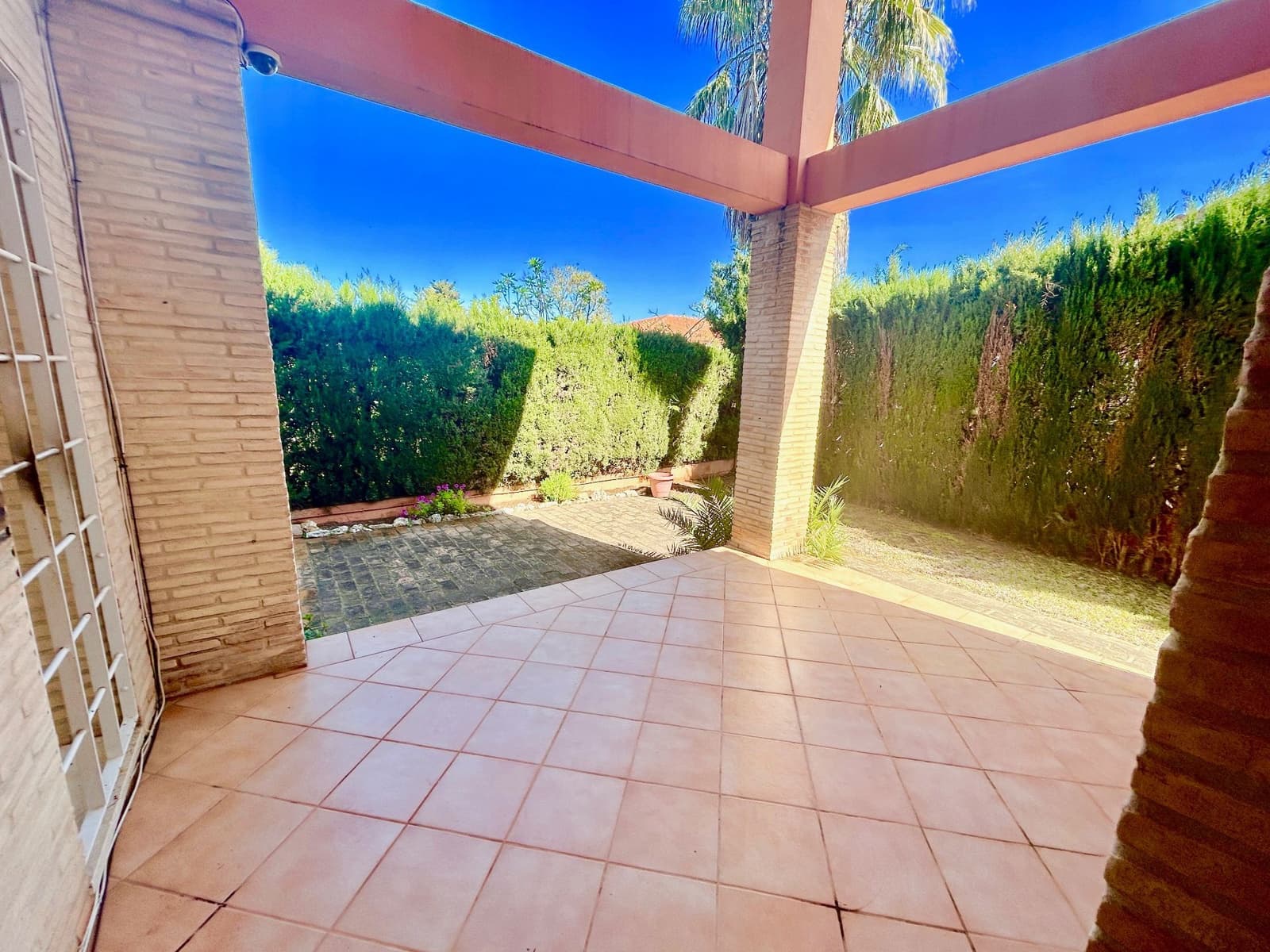 5 bedroom Villa for rent in L'Eliana with pool garage - € 3,450 (Ref: 9838878)