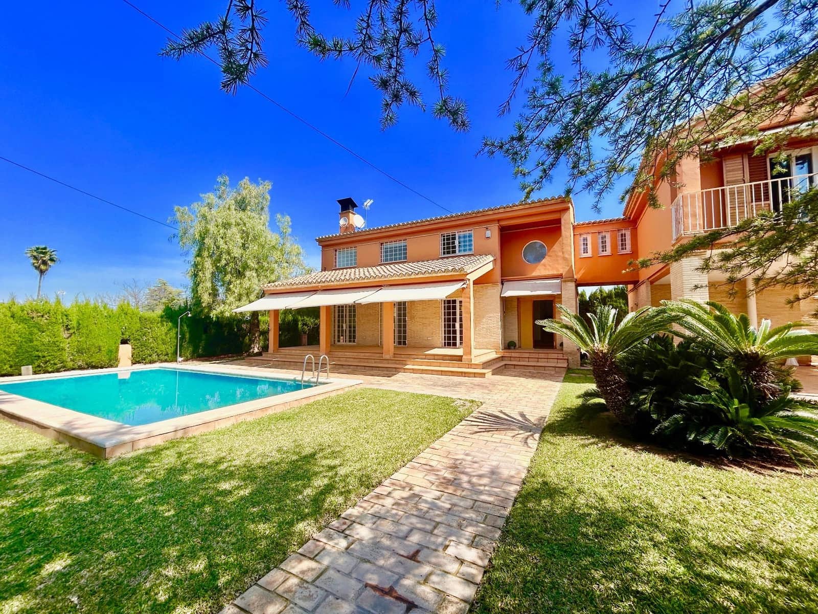 5 bedroom Villa for rent in L'Eliana with pool garage - € 3,450 (Ref: 9838878)