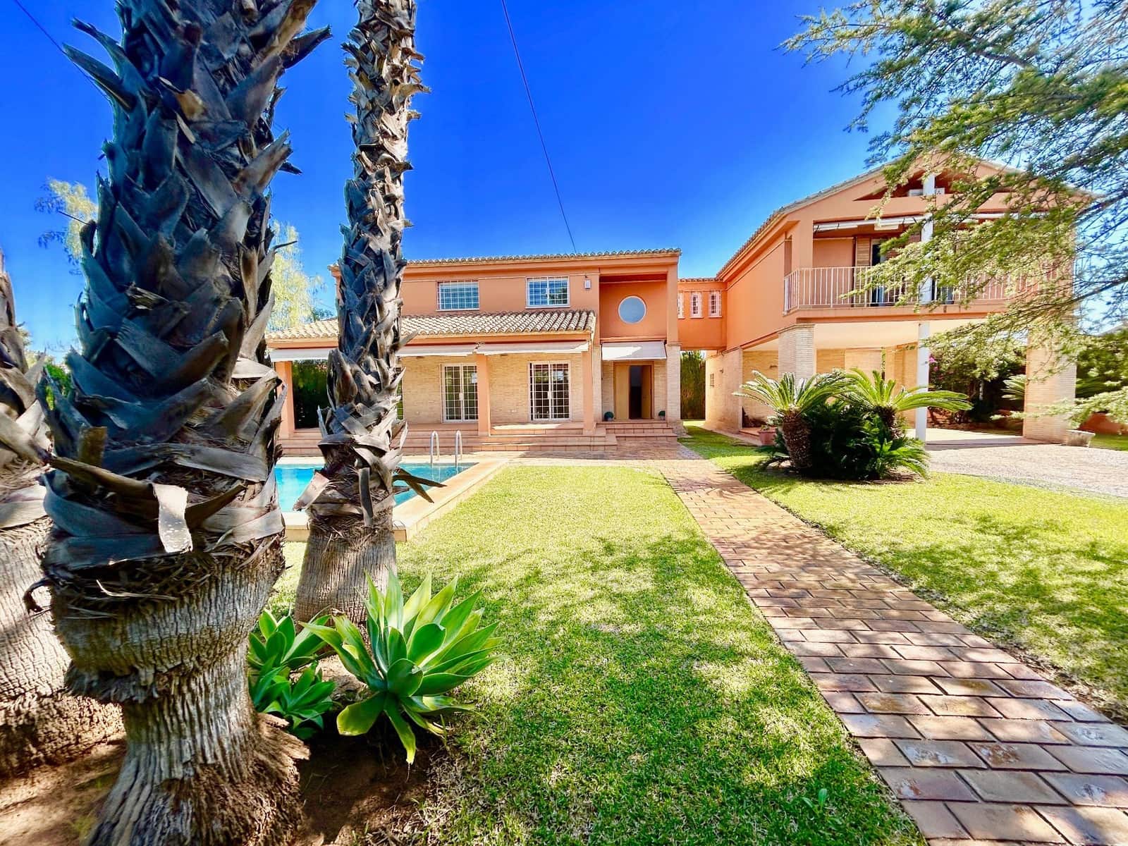 5 bedroom Villa for rent in L'Eliana with pool garage - € 3,450 (Ref: 9838878)