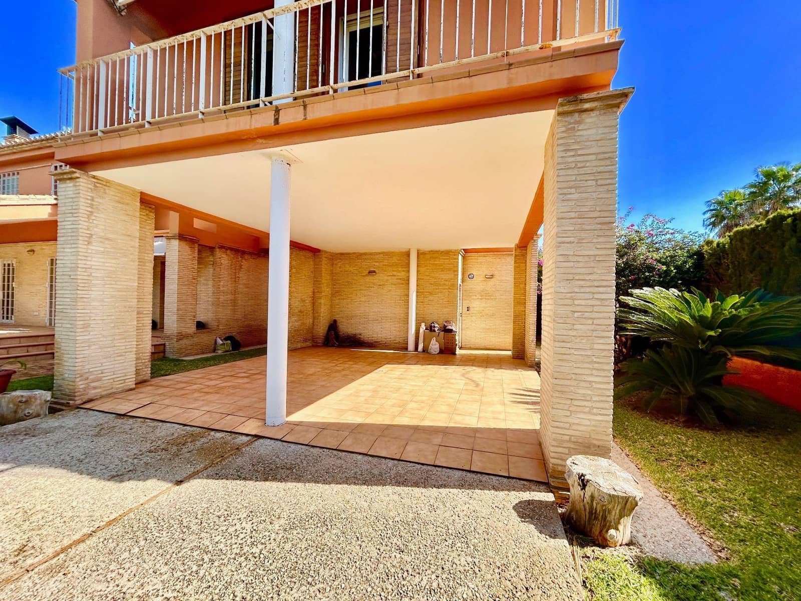 5 bedroom Villa for rent in L'Eliana with pool garage - € 3,450 (Ref: 9838878)